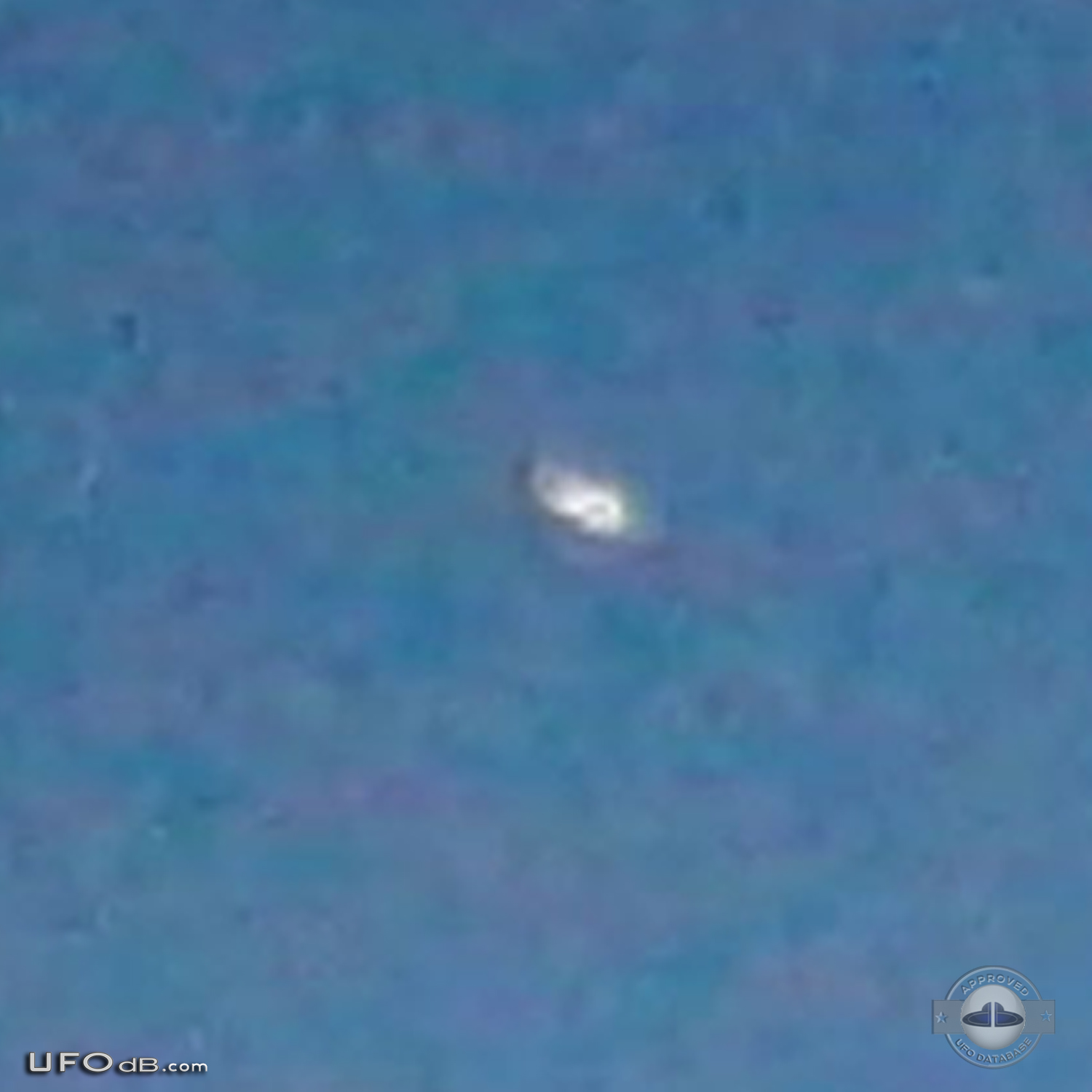 Unmoving Star turns out to be a UFO in Cooma, NSW, Australia 2012 UFO Picture #477-3