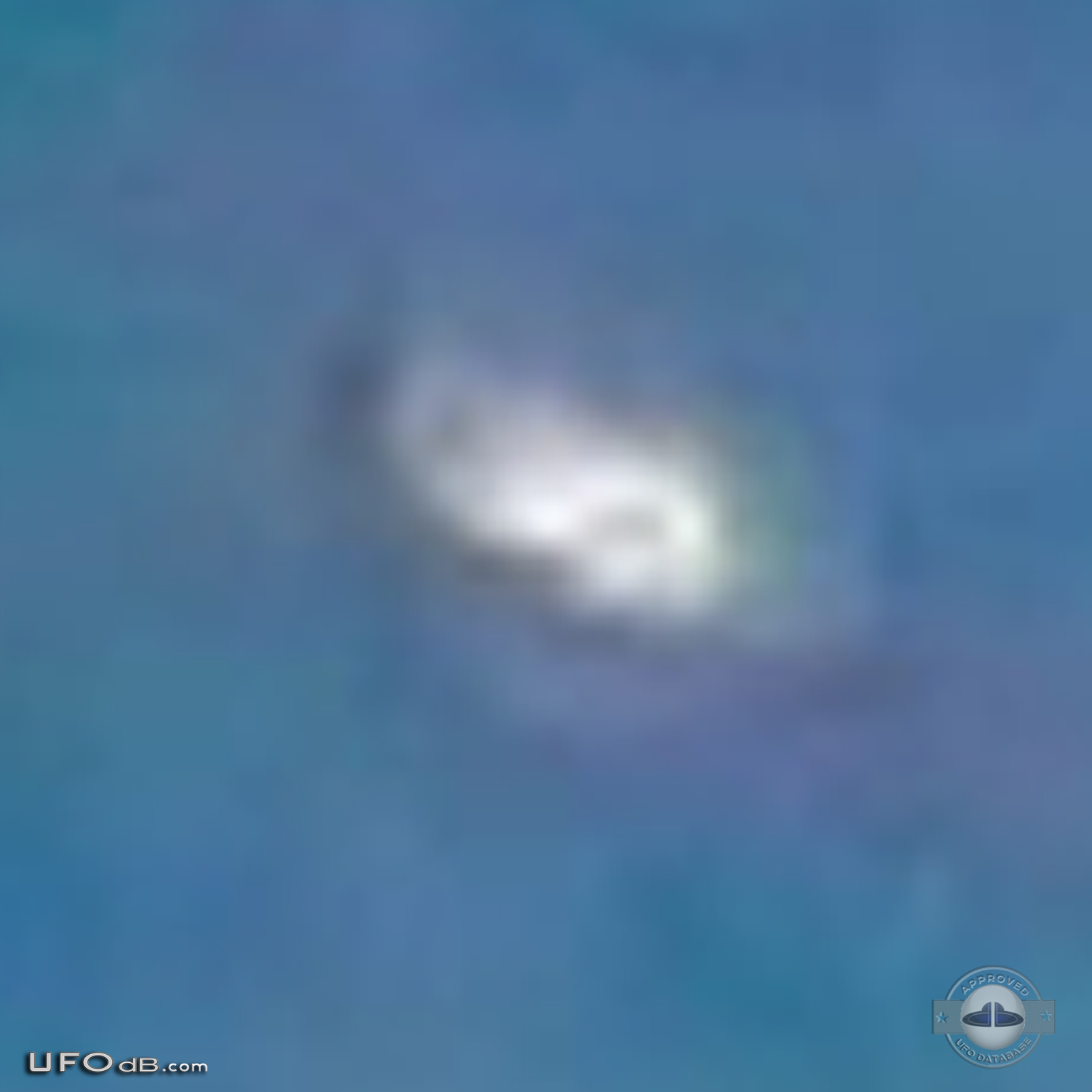 Unmoving Star turns out to be a UFO in Cooma, NSW, Australia 2012 UFO Picture #477-4