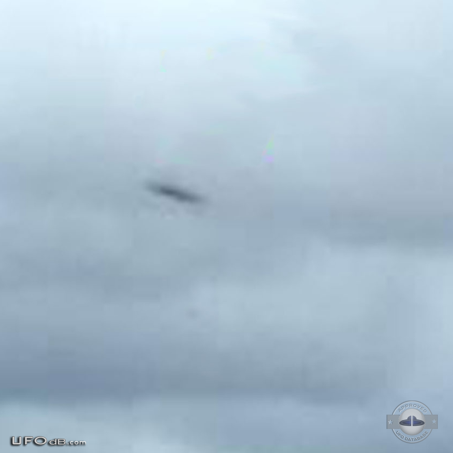Saucer UFO caught on picture near Silbury Hill in Wiltshire county UK UFO Picture #480-5