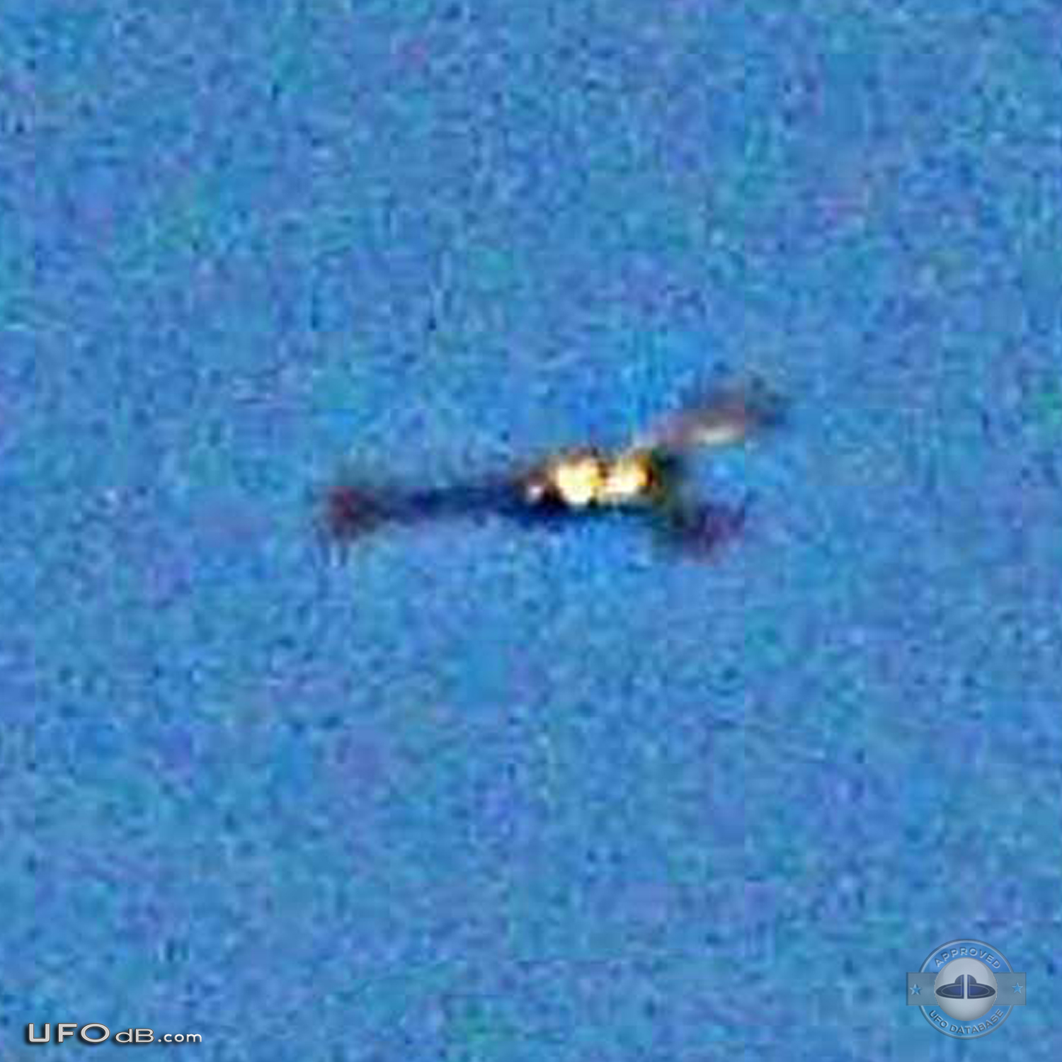 UFO similar to Star Trek Klingon ship seen over Canary Island in 2011 UFO Picture #483-6