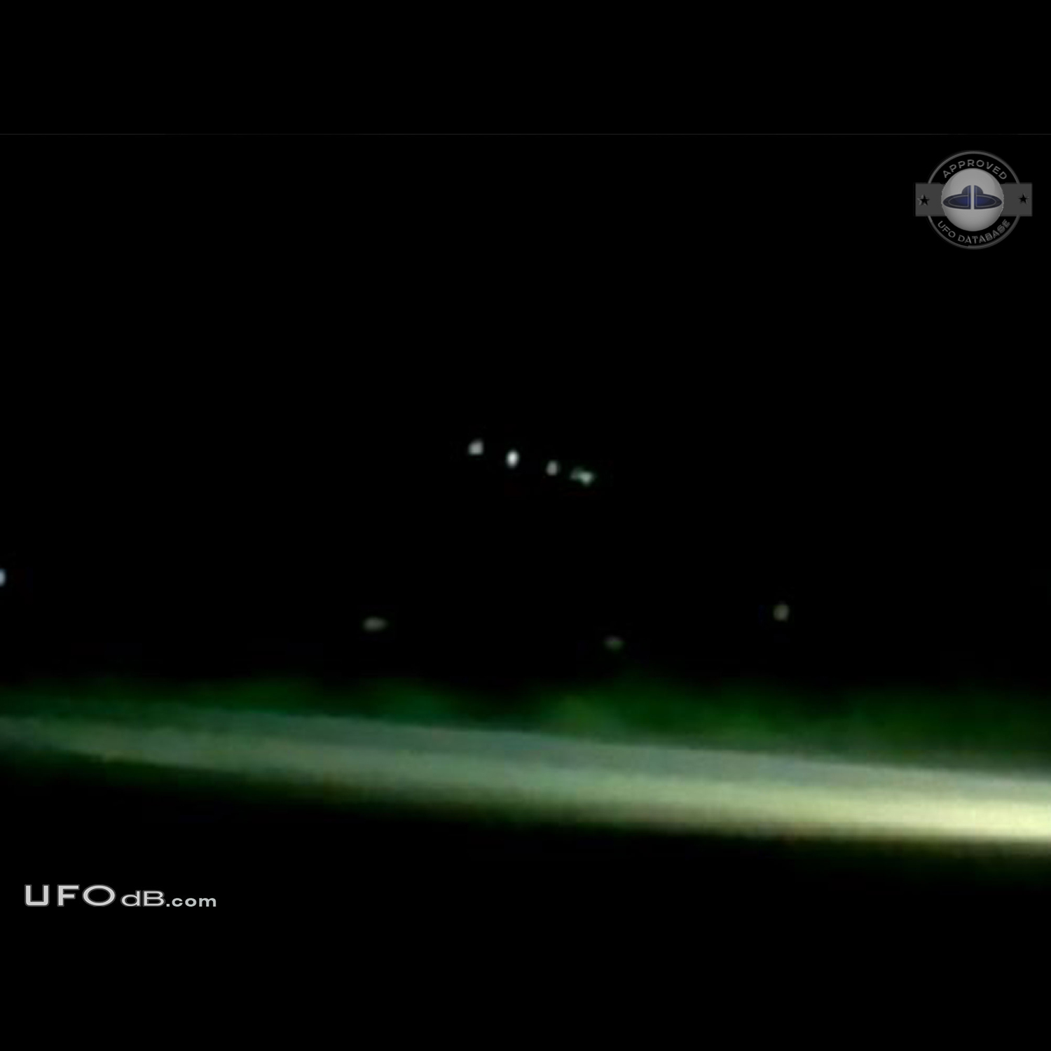 Fleet of 5 bright lights UFOs seen by many witnesses in Johannesburg UFO Picture #487-1