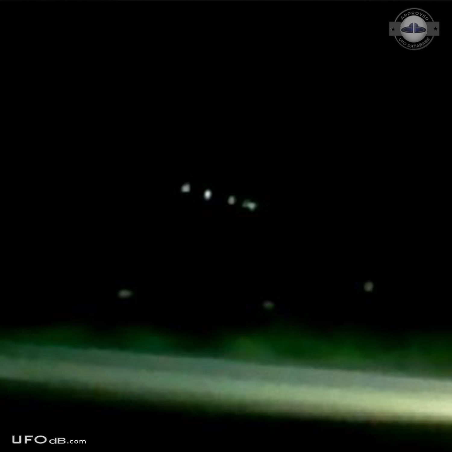 Fleet of 5 bright lights UFOs seen by many witnesses in Johannesburg UFO Picture #487-2