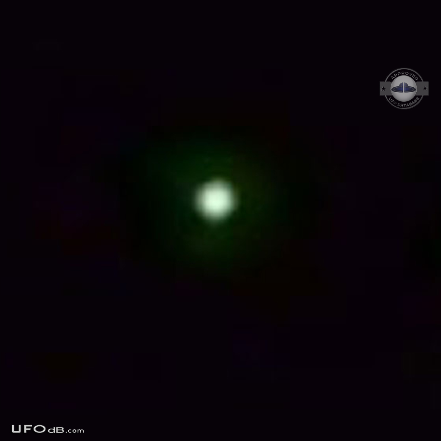 Fleet of 5 bright lights UFOs seen by many witnesses in Johannesburg UFO Picture #487-5