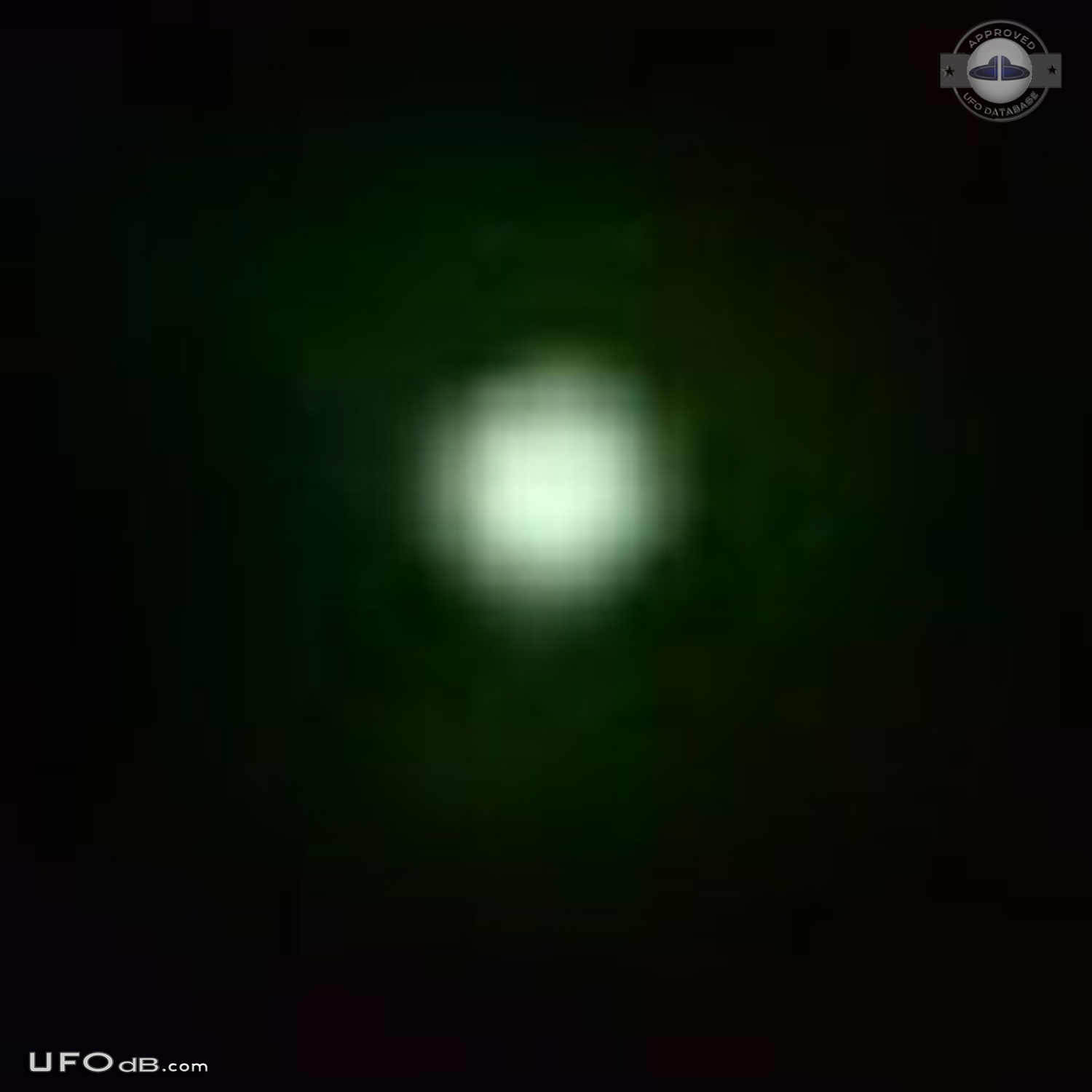 Fleet of 5 bright lights UFOs seen by many witnesses in Johannesburg UFO Picture #487-6
