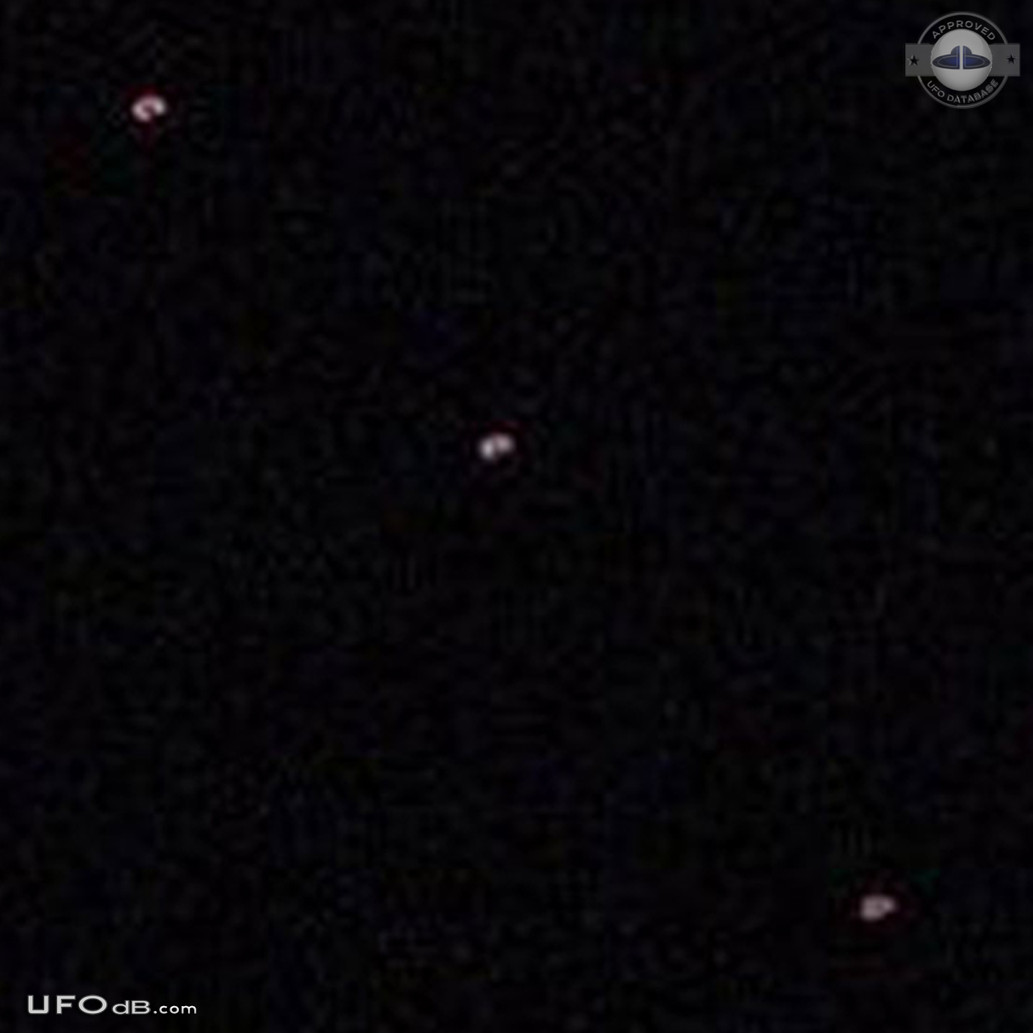 UFOs seen by several Marines over Camp Leatherneck, Afghanistan 2010 UFO Picture #490-3