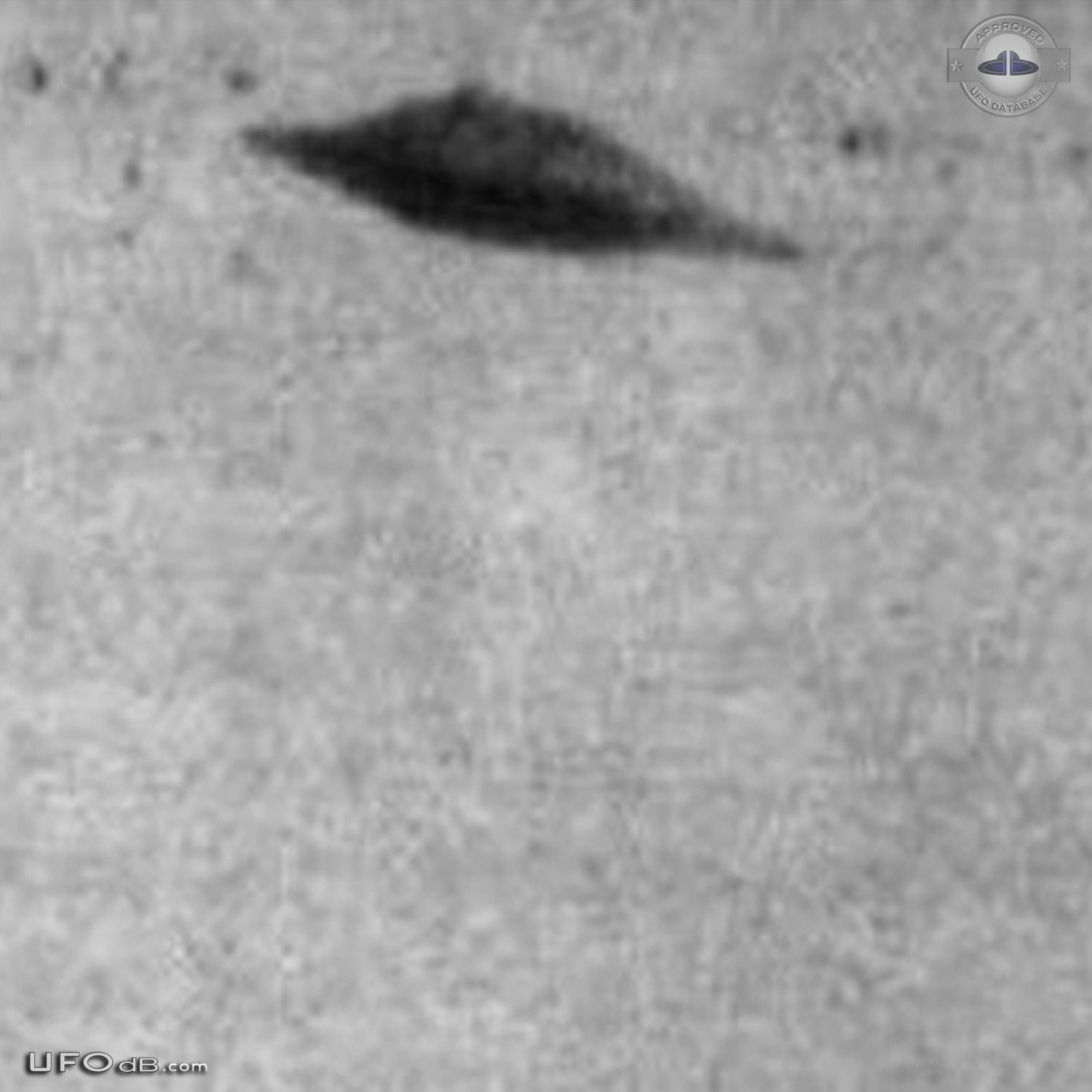 Old 1978 double Saucer UFO picture from Renalegh, Buenos Aires UFO Picture #491-3