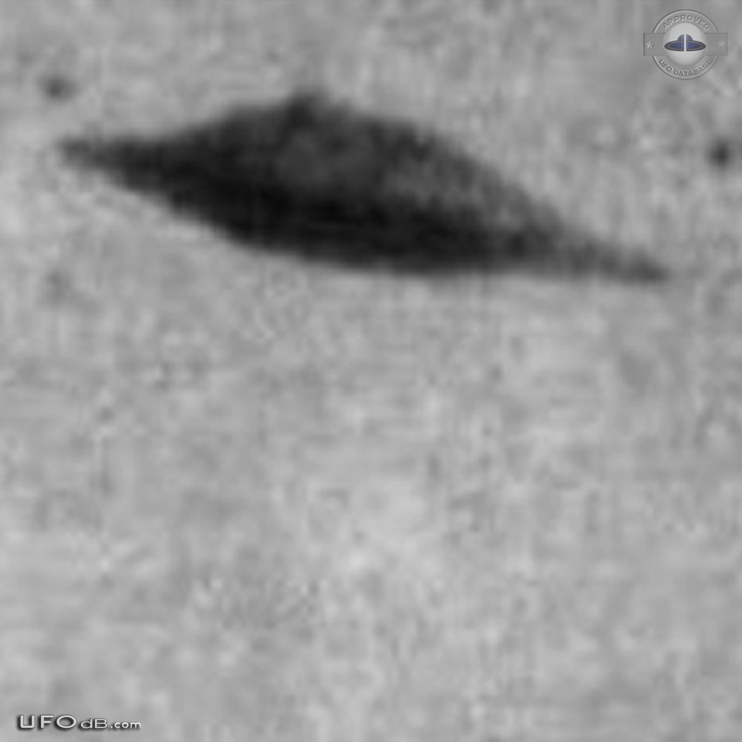Old 1978 double Saucer UFO picture from Renalegh, Buenos Aires UFO Picture #491-4