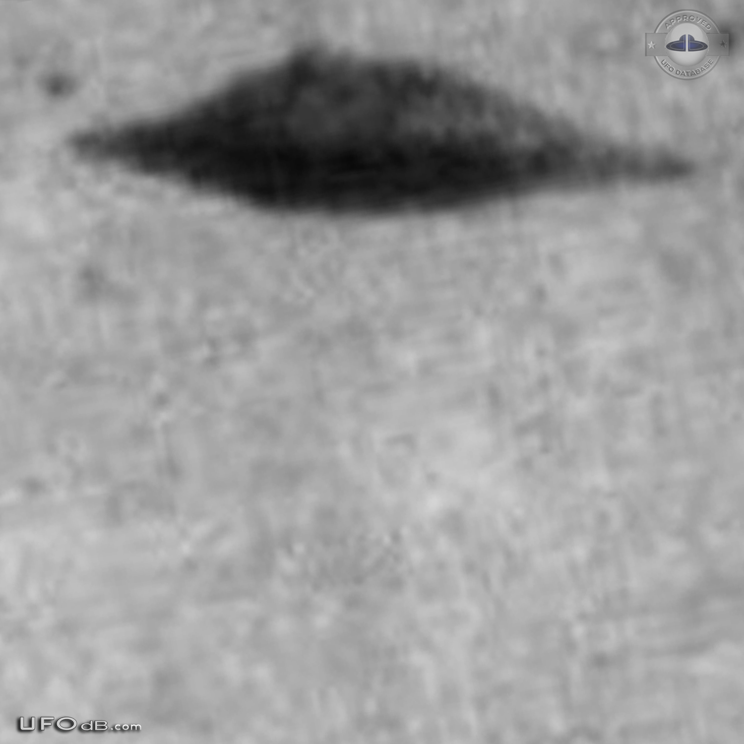 Old 1978 double Saucer UFO picture from Renalegh, Buenos Aires UFO Picture #491-5