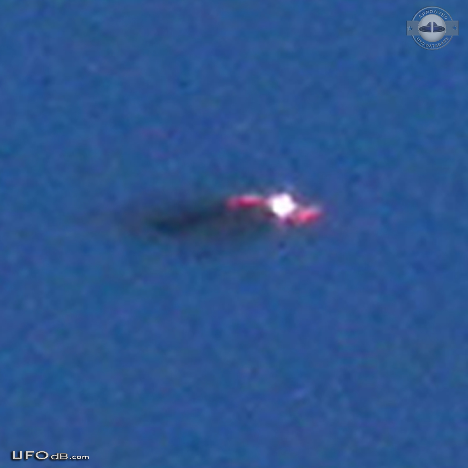 Full Moon Picture get a passing UFO in Venado Tuerto, Argentina 2009 UFO Picture #492-4