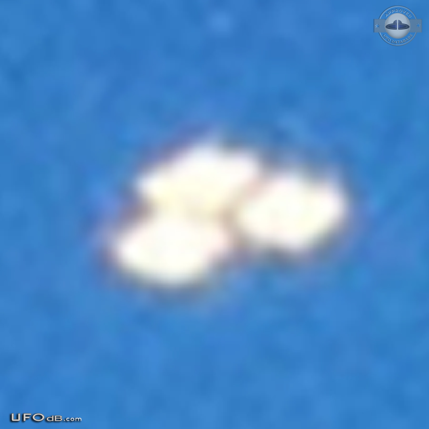 Three UFO saucers in triangular formation in Melbourne Australia 2011 UFO Picture #493-5