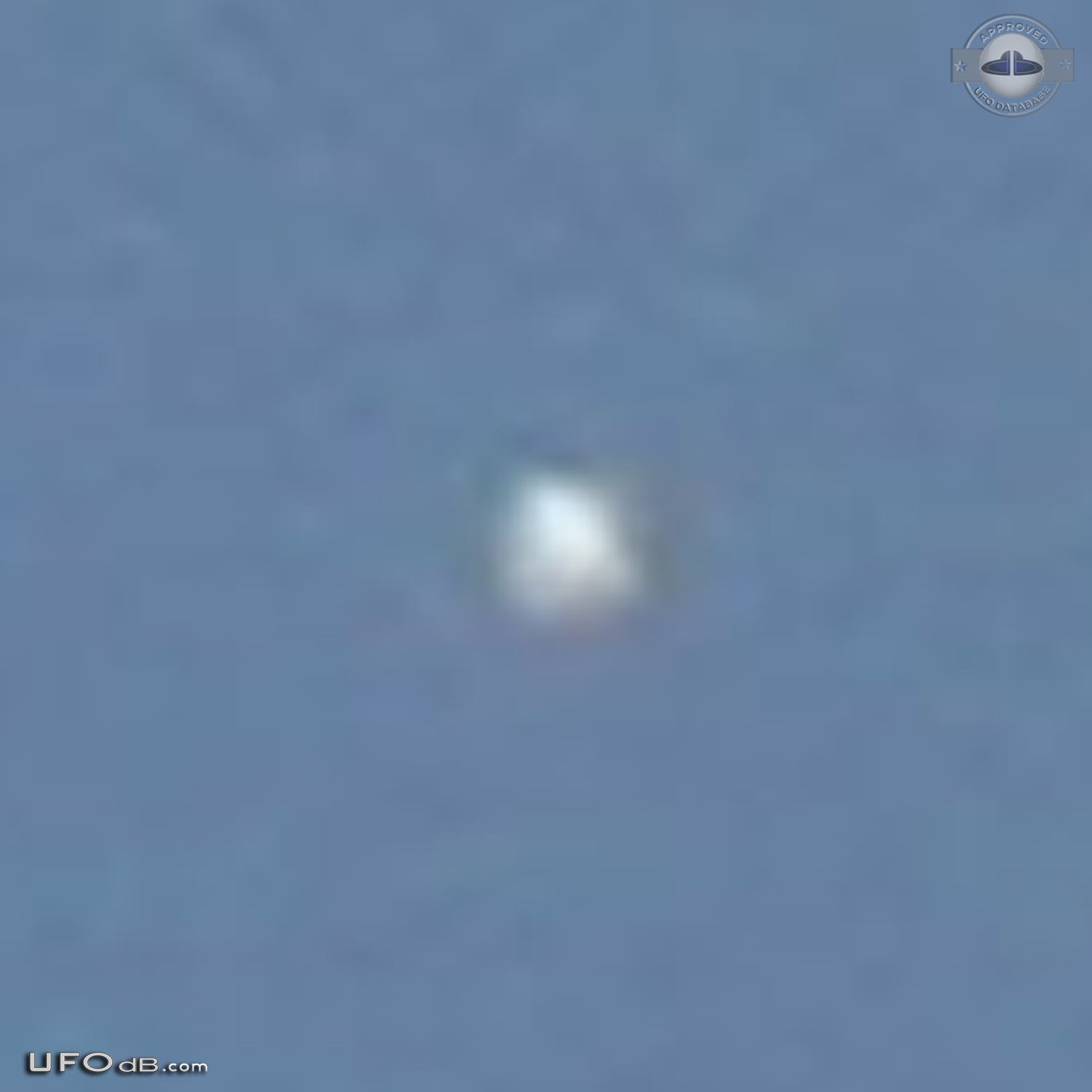 Sphere UFO in bright daylight caught on photo over Vienna Austria 2011 UFO Picture #494-3