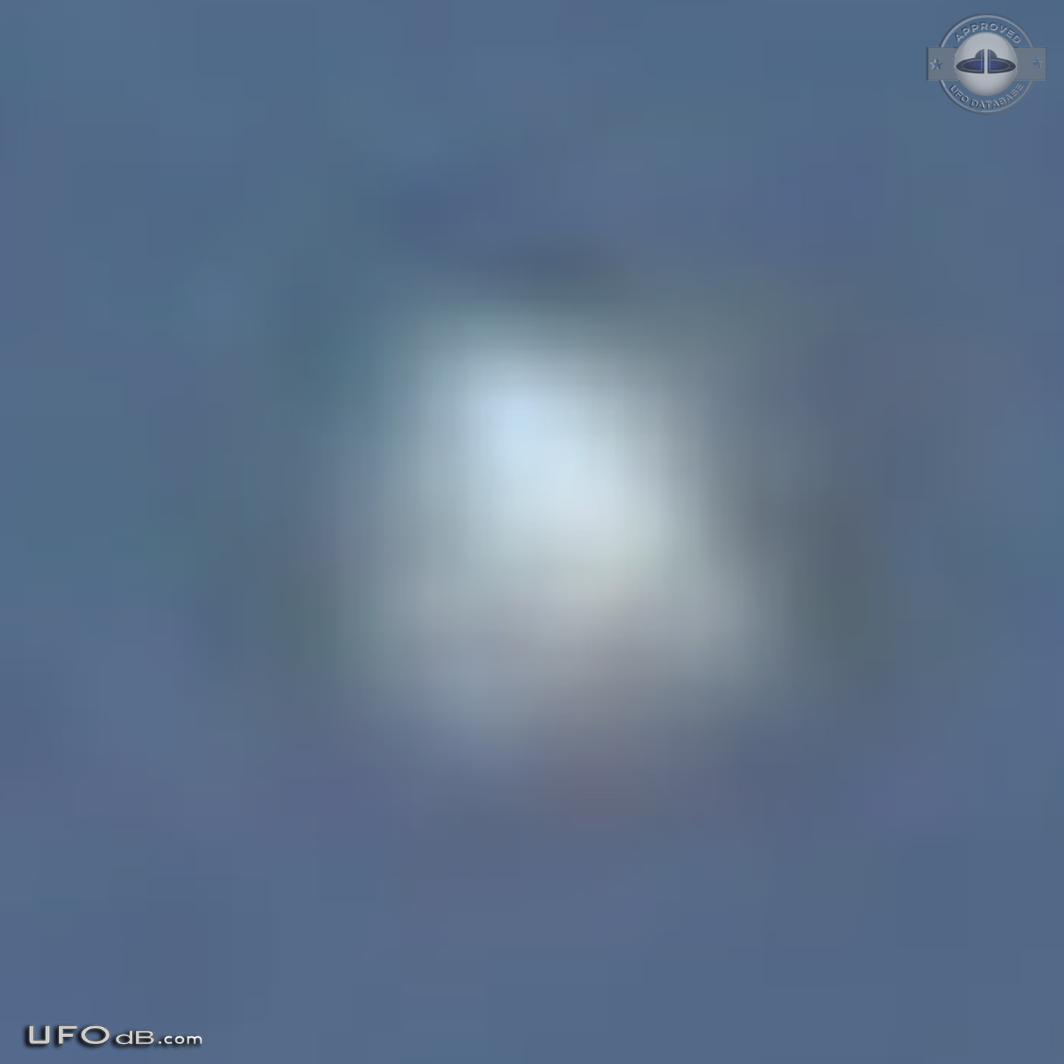 Sphere UFO in bright daylight caught on photo over Vienna Austria 2011 UFO Picture #494-4