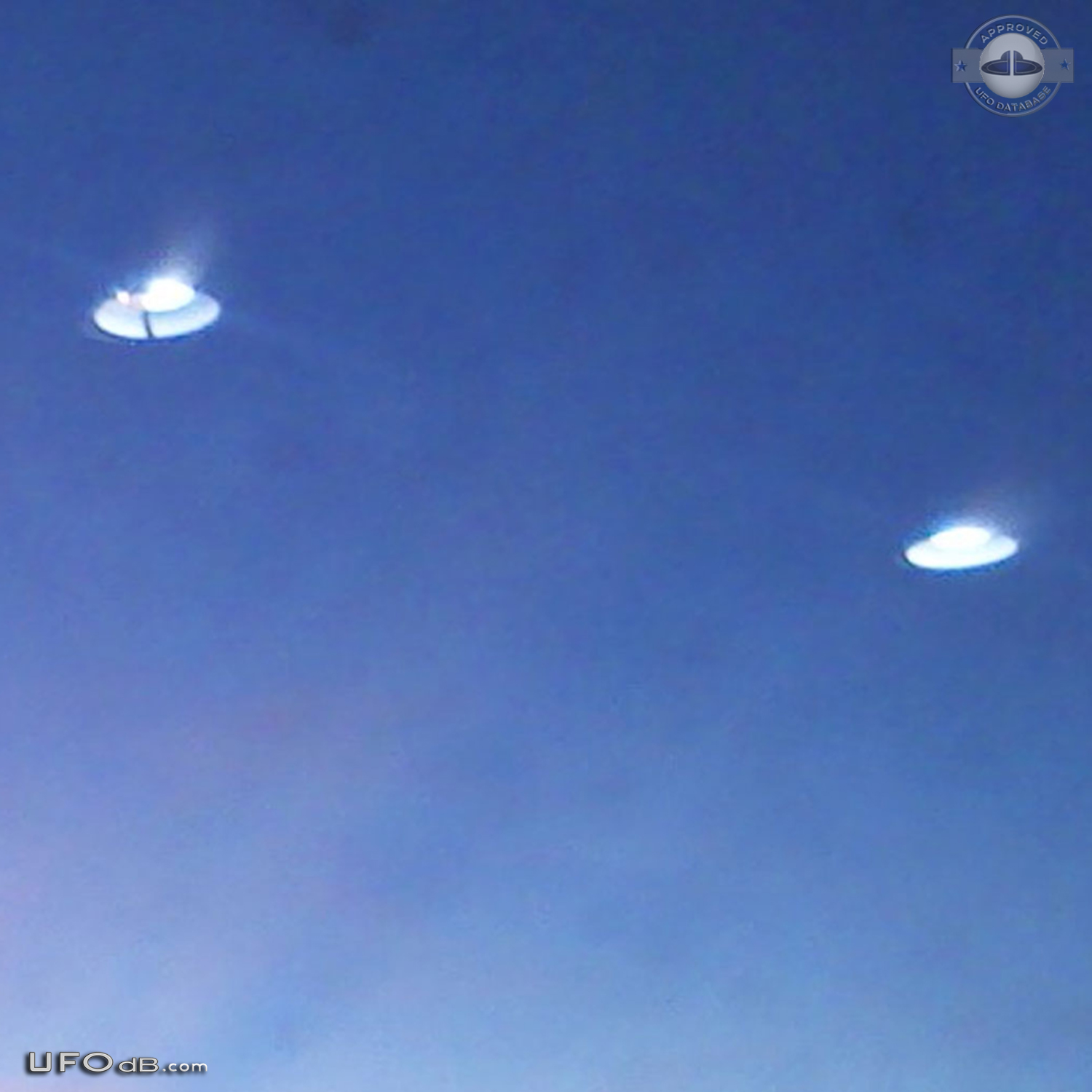 Two Saucer with dome UFOs caught on Picture in the Bahamas - 2012 UFO Picture #495-2