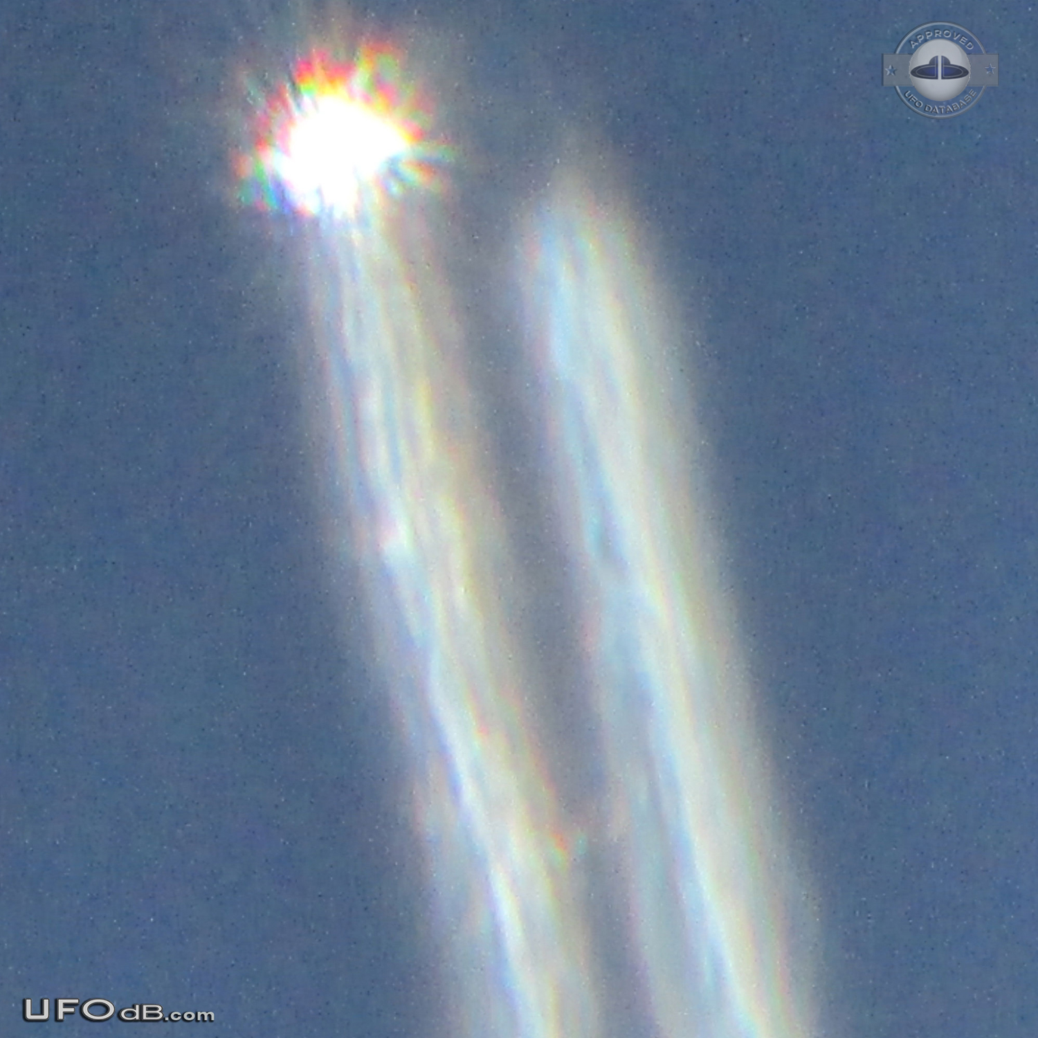 Long cylindrical UFO in bright day light over Virgies, Kentucky 2012 UFO Picture #503-3