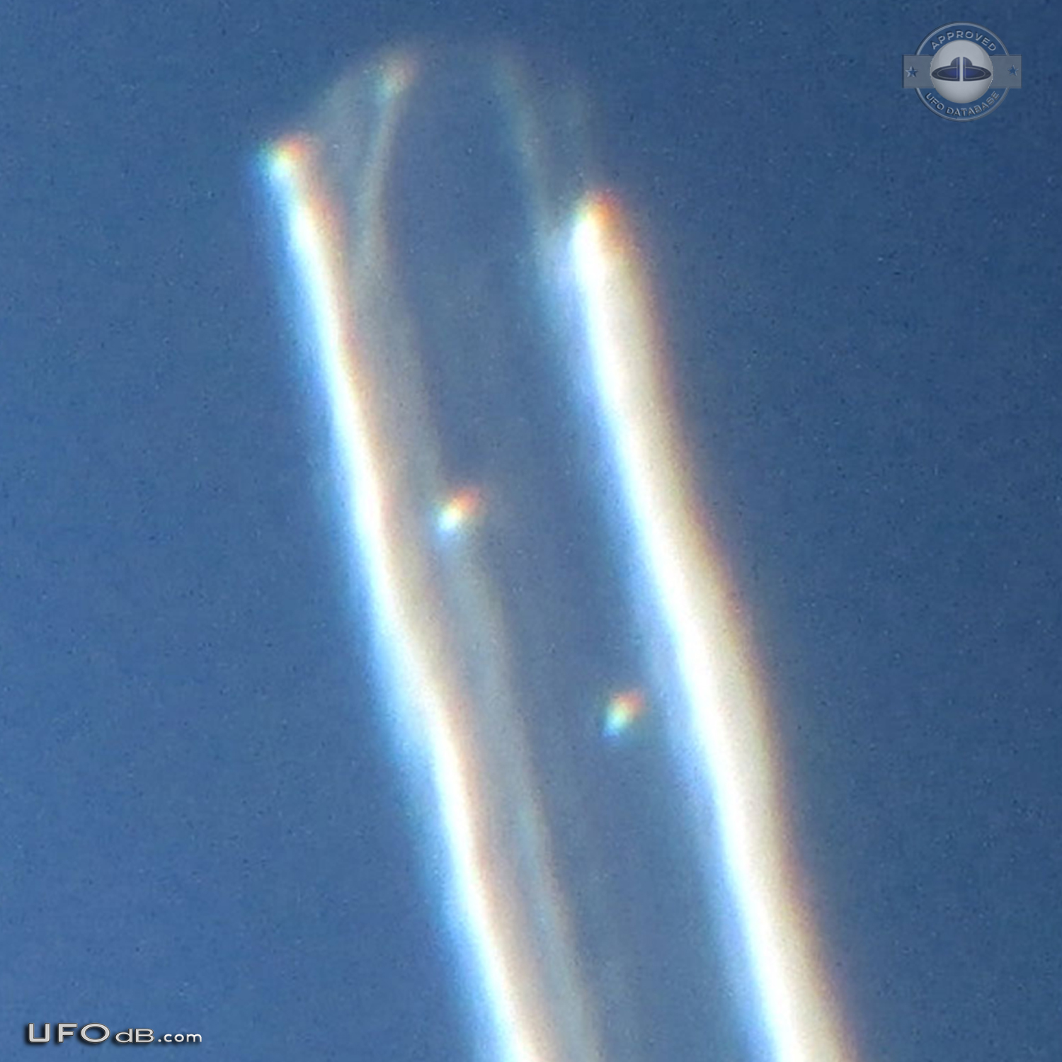 Long cylindrical UFO in bright day light over Virgies, Kentucky 2012 UFO Picture #503-6