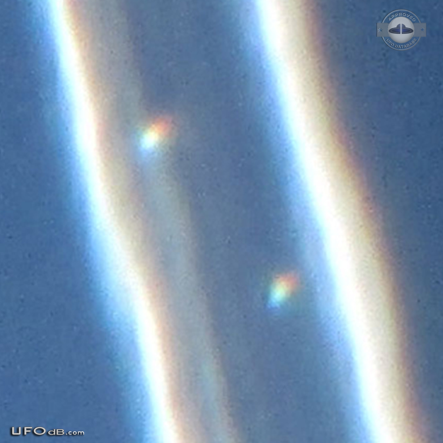 Long cylindrical UFO in bright day light over Virgies, Kentucky 2012 UFO Picture #503-7