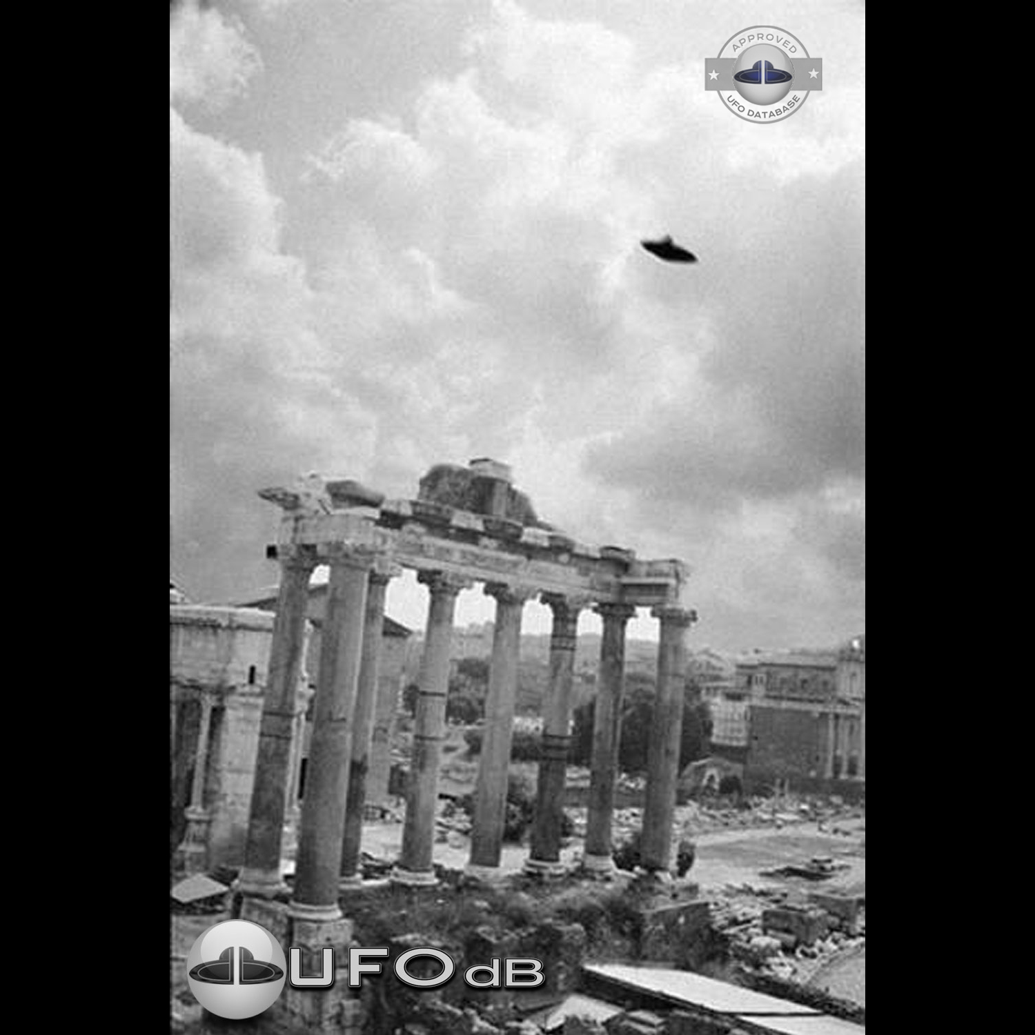 flying saucer passing over the ancient ruins near the center of Rome UFO Picture #51-1