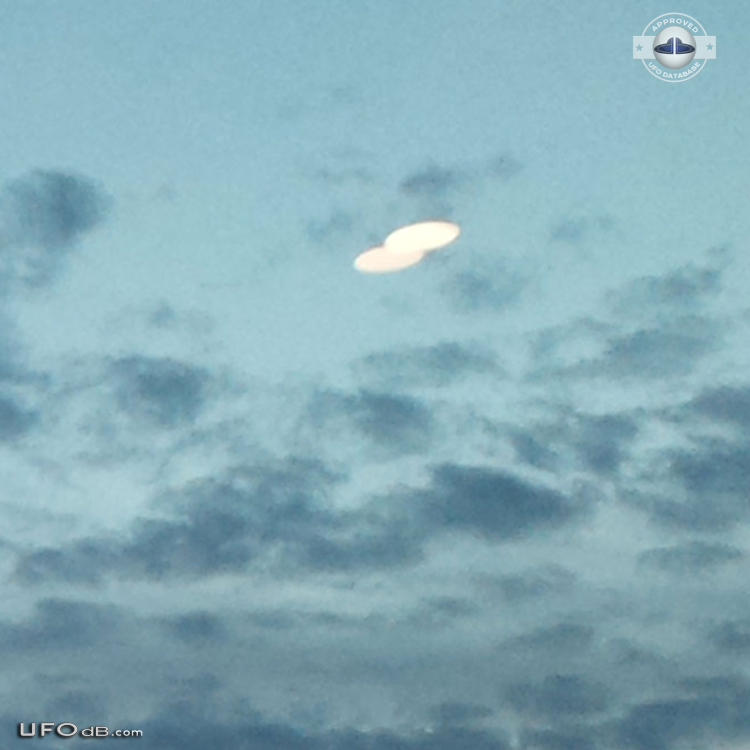 UFO photo captures several UFOs over Tallinn, Harju in Estonia 2012 UFO Picture #515-4