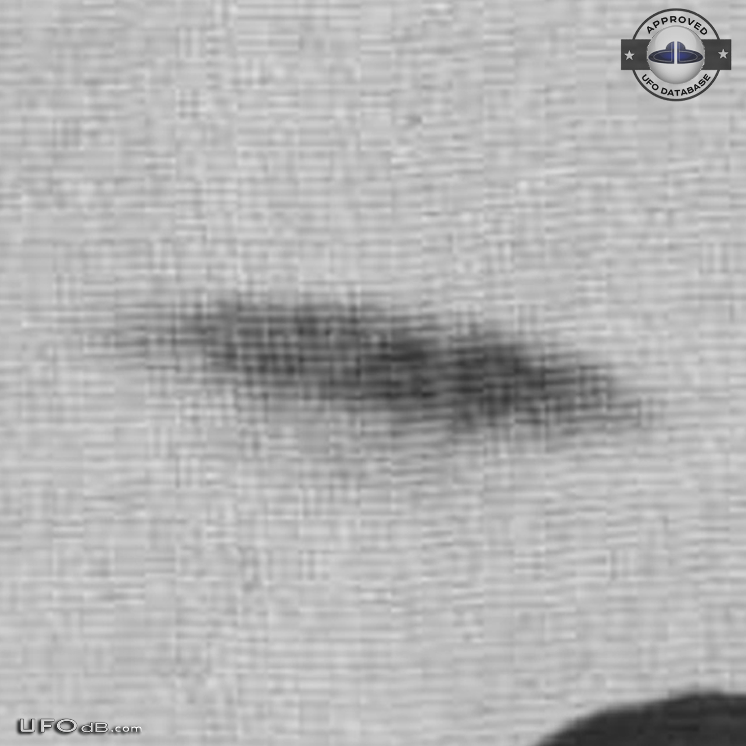 Old 1962 UFO picture coming from Argentina showing Saucer over hill UFO Picture #518-2