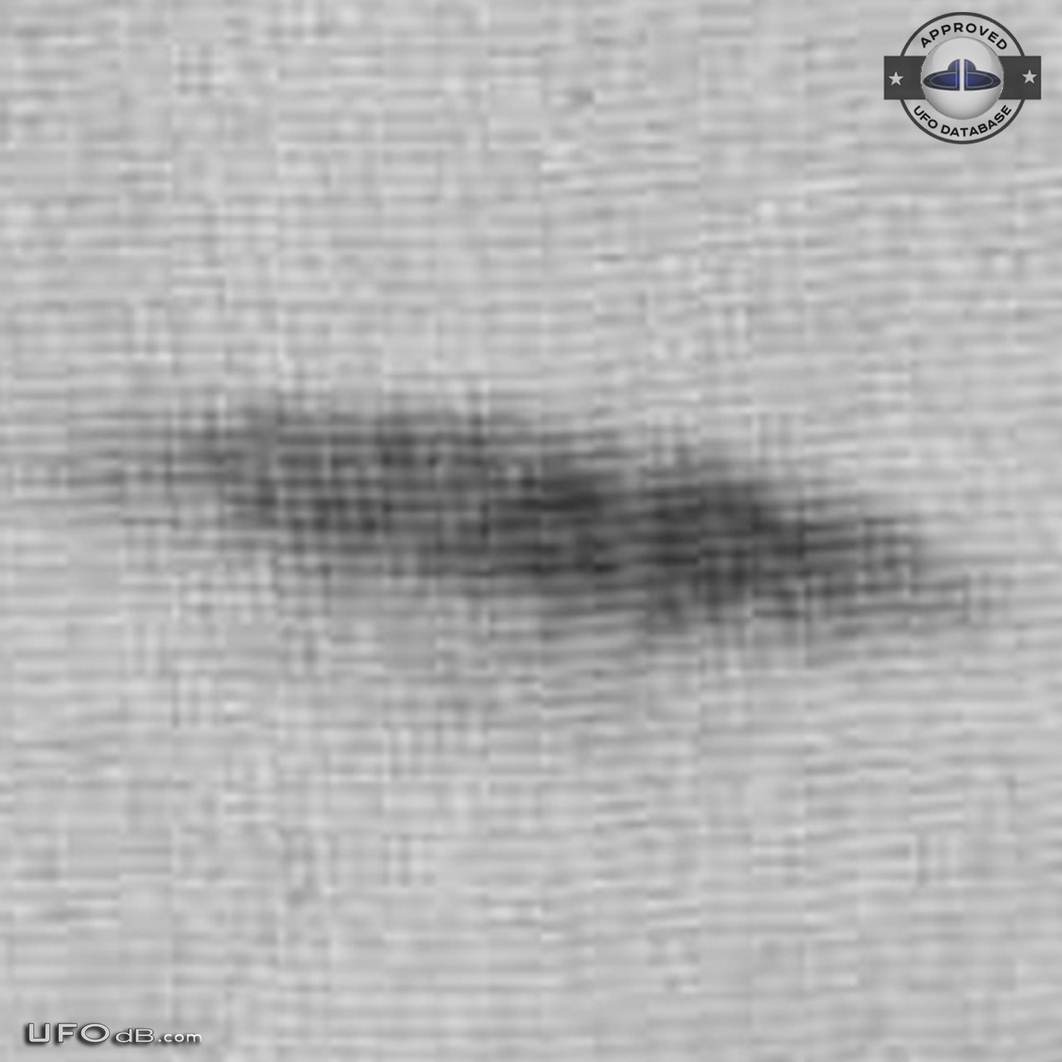 Old 1962 UFO picture coming from Argentina showing Saucer over hill UFO Picture #518-3