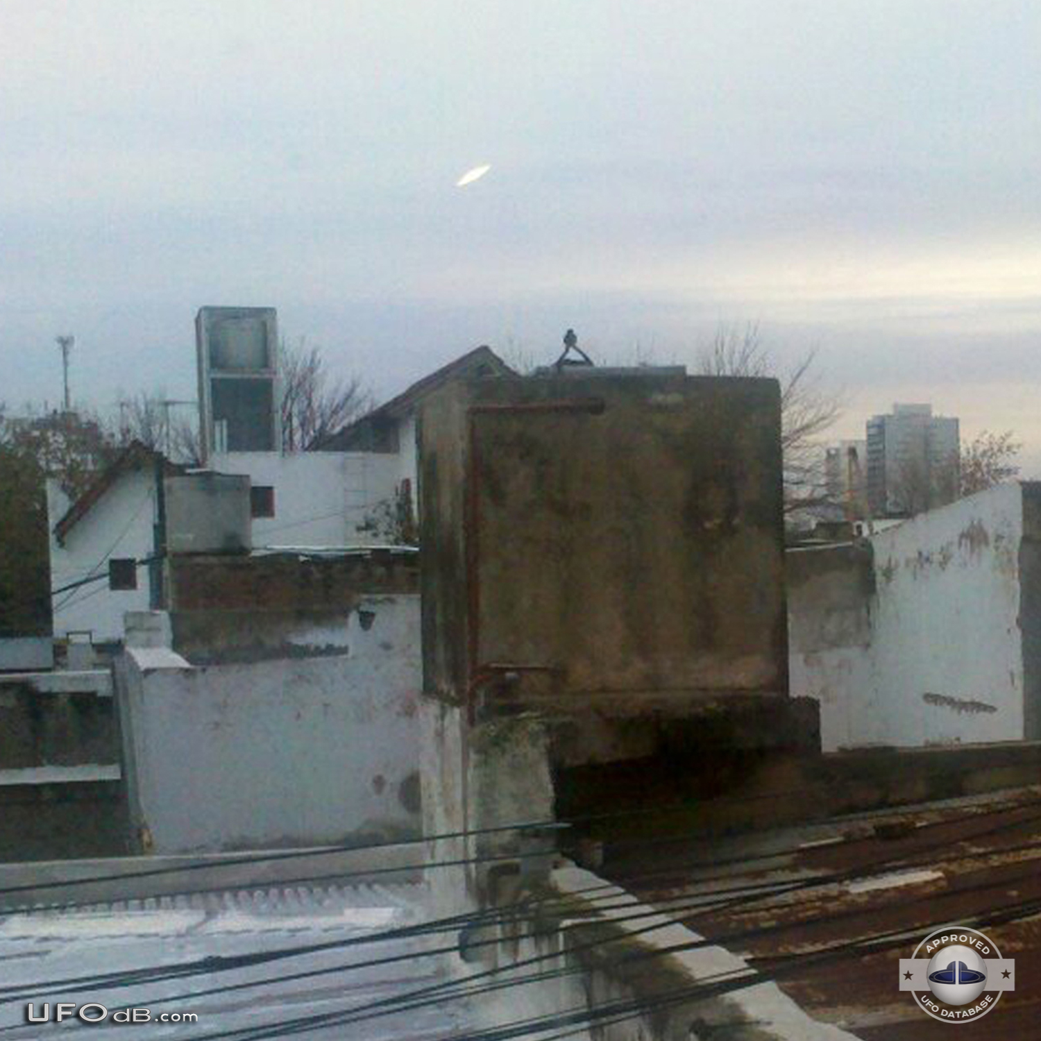 White Saucer UFO caught on photo in Bahia Blanca, Buenos Aires - 2012 UFO Picture #522-2