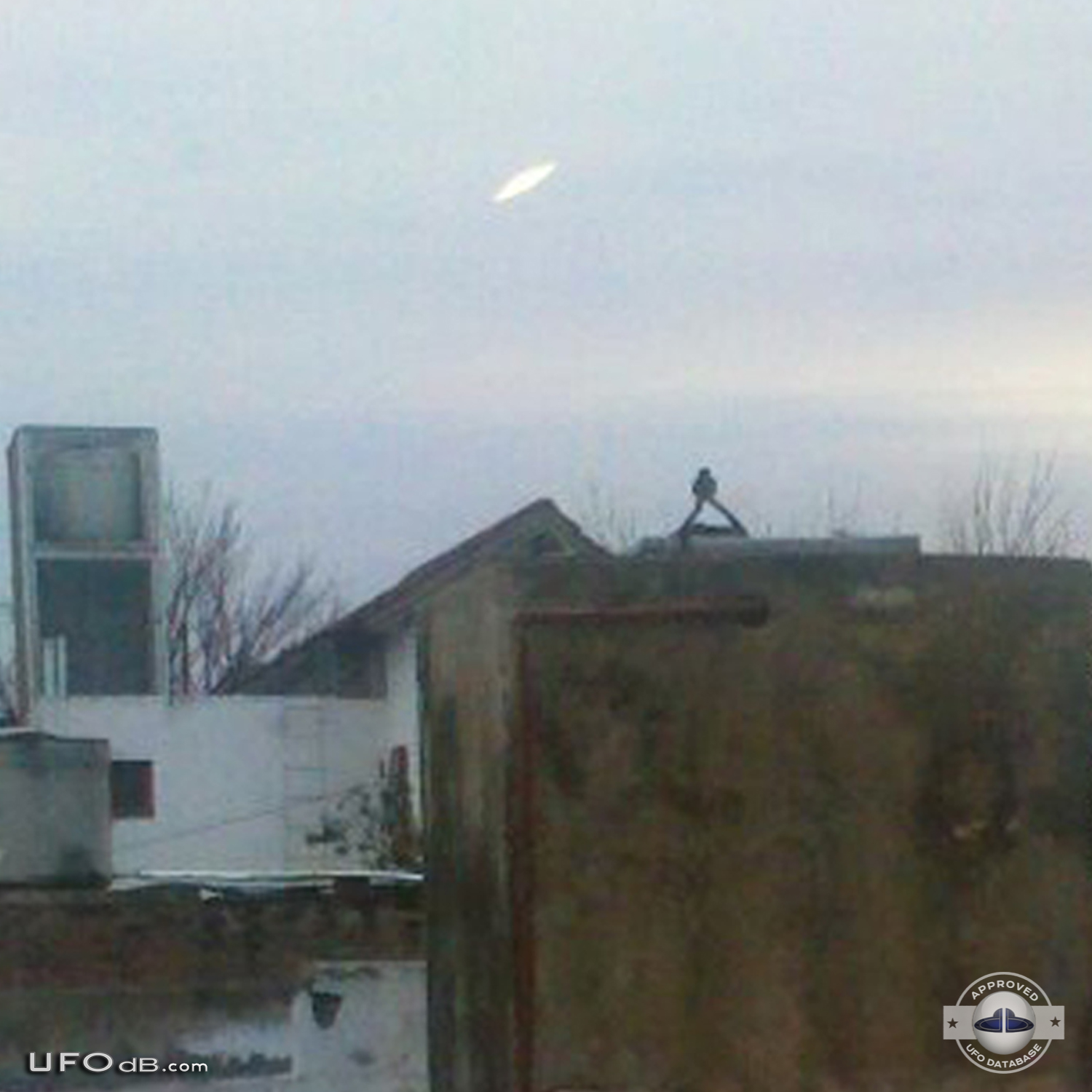 White Saucer UFO caught on photo in Bahia Blanca, Buenos Aires - 2012 UFO Picture #522-3