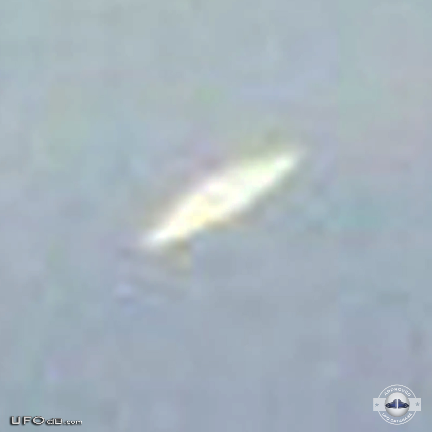 White Saucer UFO caught on photo in Bahia Blanca, Buenos Aires - 2012 UFO Picture #522-5