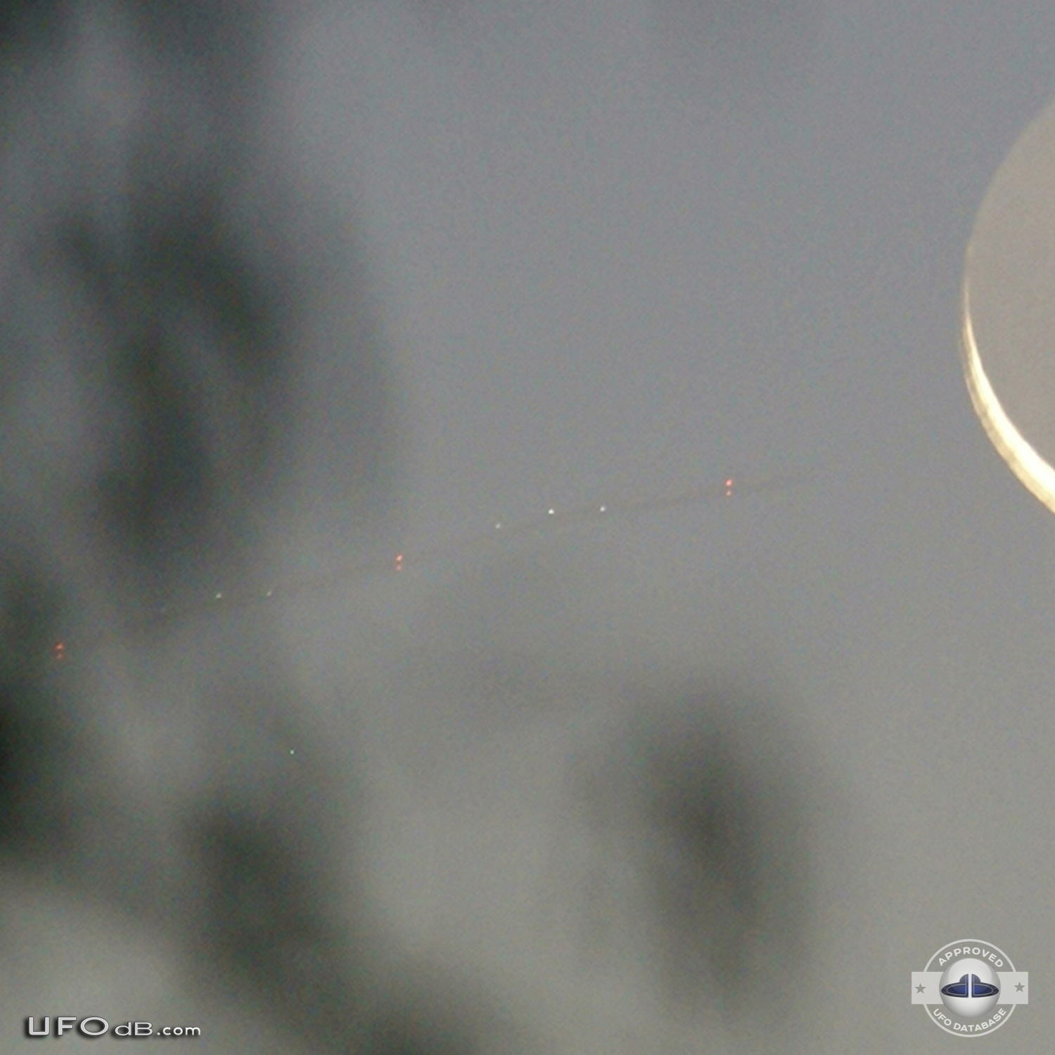 High quality Photo captures a Huge long UFO - Melbourne Australia 2009 UFO Picture #523-3