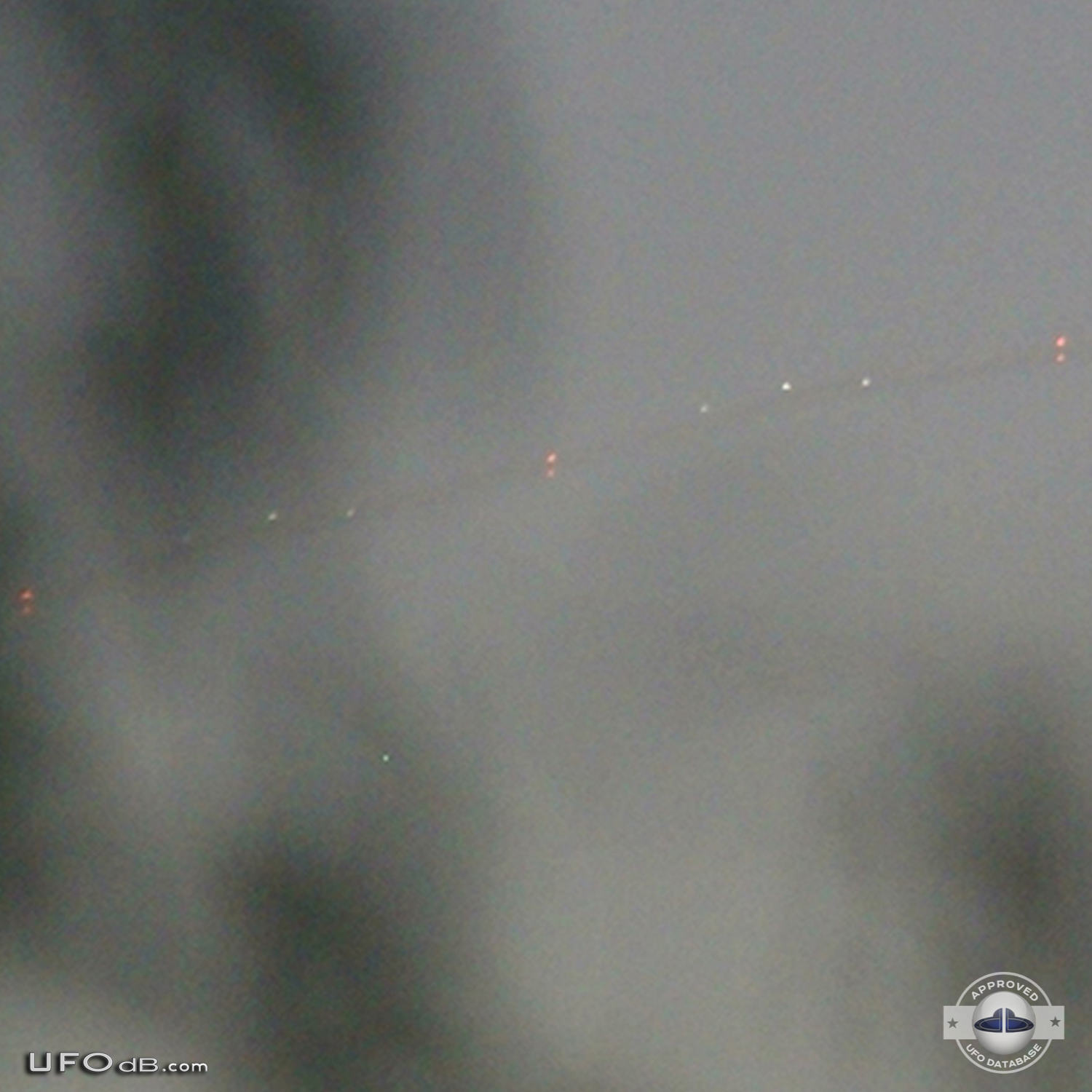 High quality Photo captures a Huge long UFO - Melbourne Australia 2009 UFO Picture #523-4