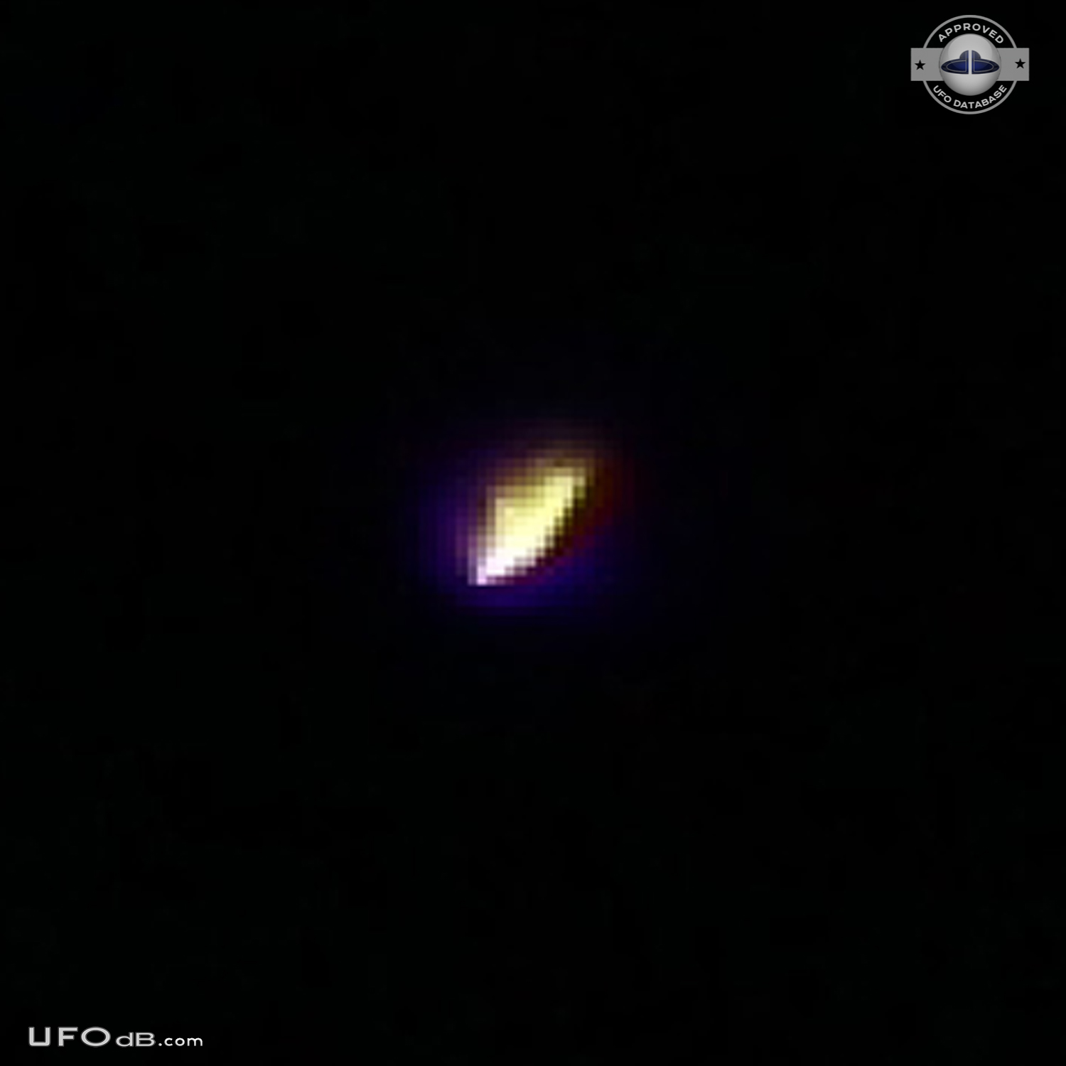 Bright mufti-colored flashing pulsating UFO on pictures - Florida 2012 UFO Picture #524-4