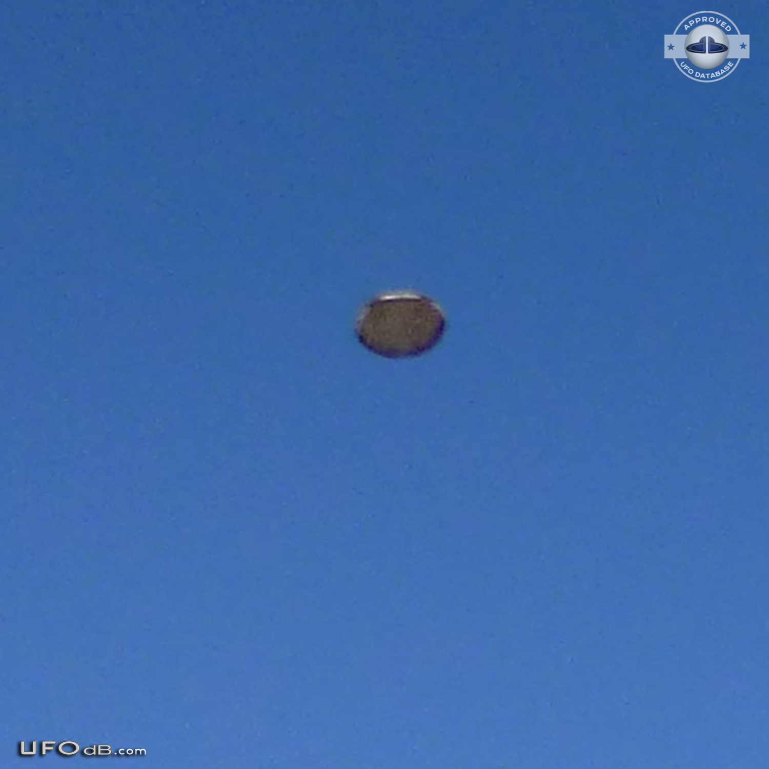 UFO saucer seen near Area 51 Black Mailbox near Rachel Nevada 2012 UFO Picture #526-5