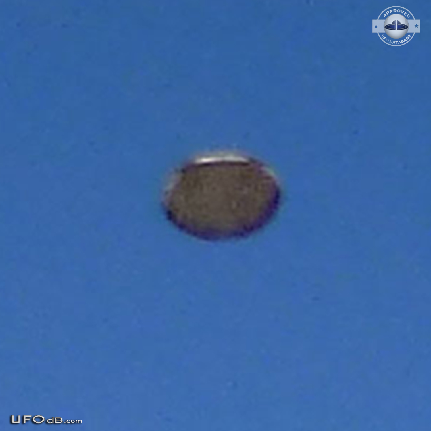 UFO saucer seen near Area 51 Black Mailbox near Rachel Nevada 2012 UFO Picture #526-6