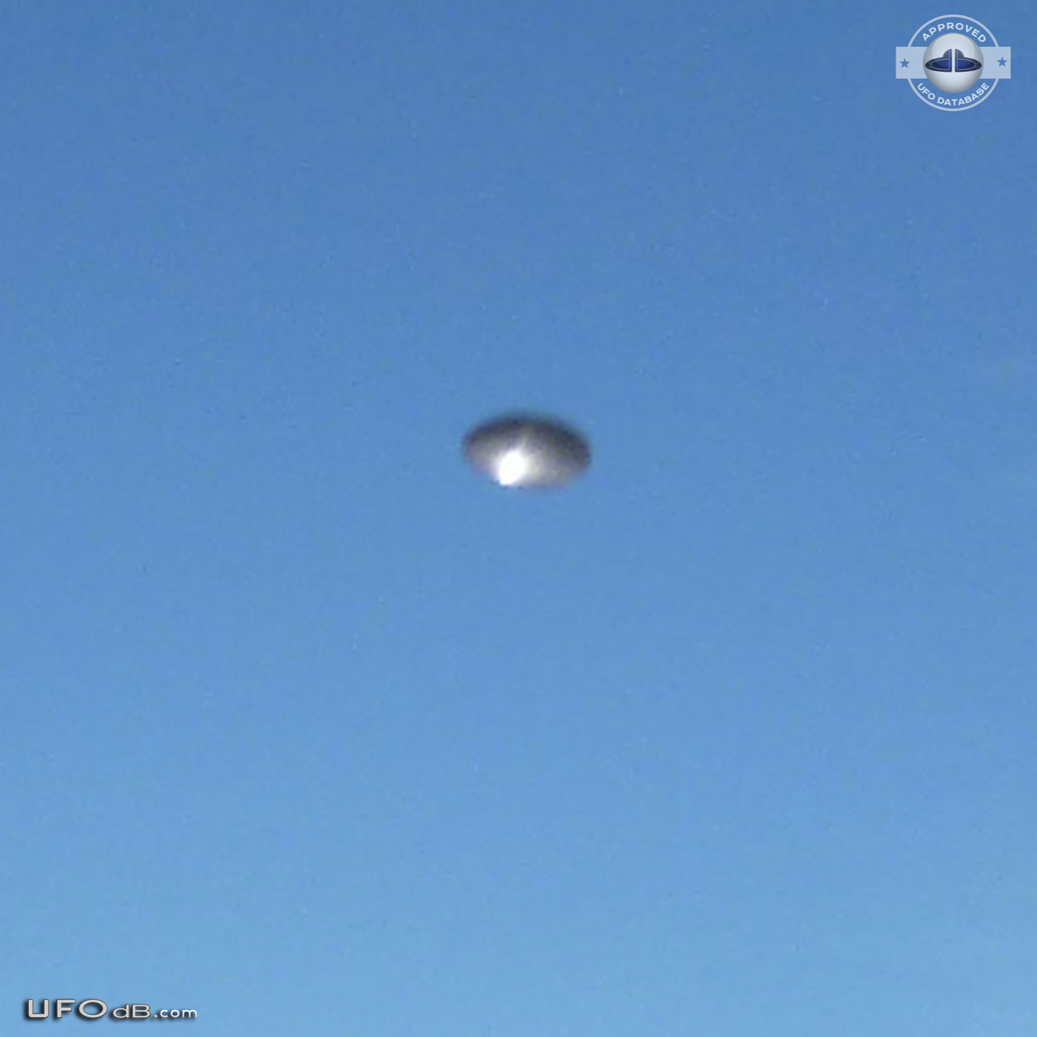 UFO saucer seen near Area 51 Black Mailbox near Rachel Nevada 2012 UFO Picture #526-7