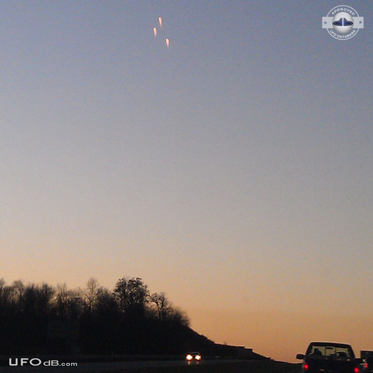 UFO orbs in Triangle formation over Nuclear plant in Pennsylvania 2012 UFO Picture #528-3