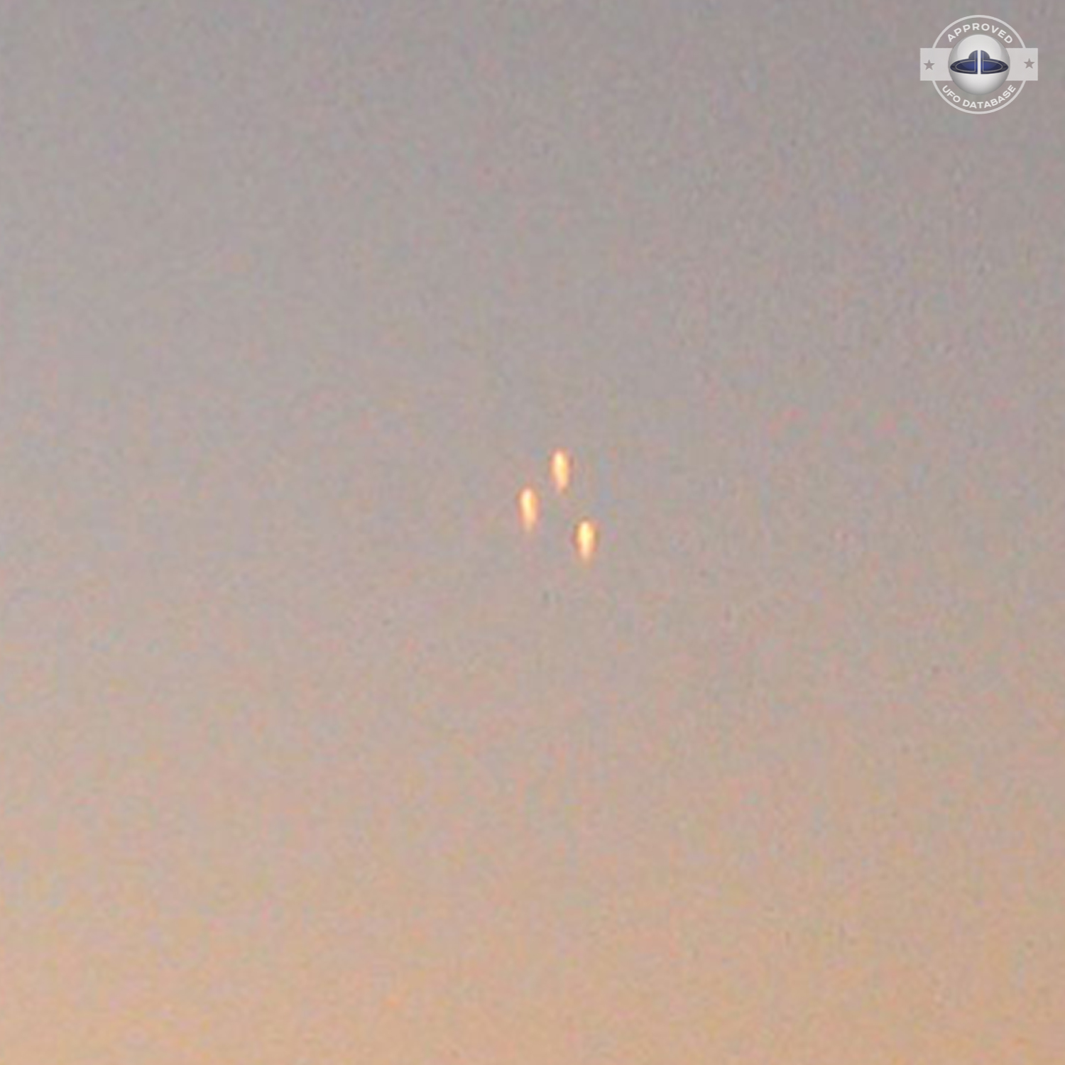 UFO orbs in Triangle formation over Nuclear plant in Pennsylvania 2012 UFO Picture #528-4