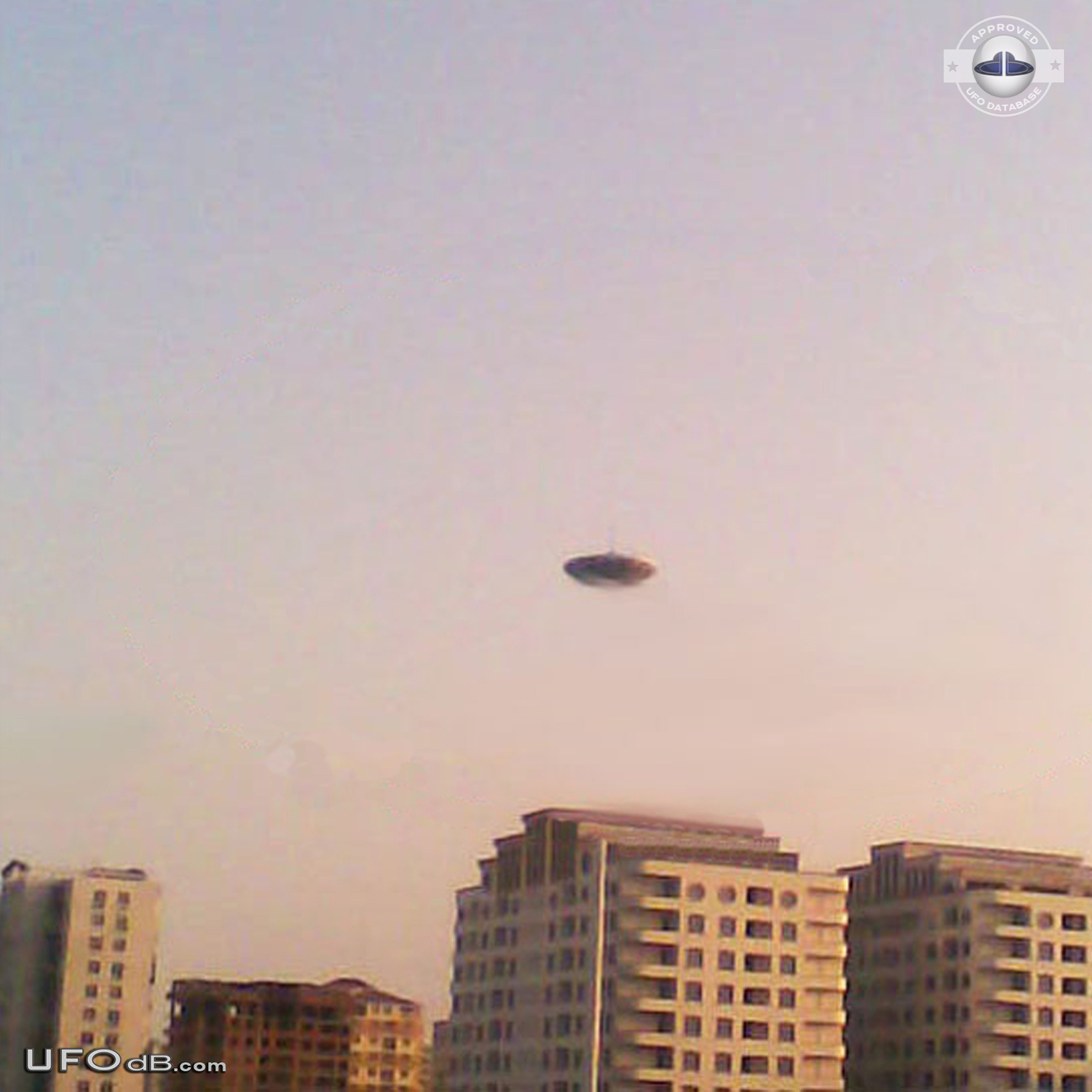 Rare UFO visit in Azerbaijan - Saucer over Akhmedli part of Baku 2011 UFO Picture #530-1