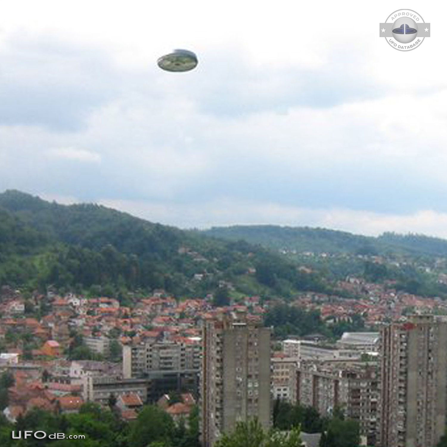 Cylinder UFO appear with a Flash but caught on picture - Tuzla Bosnia UFO Picture #532-2
