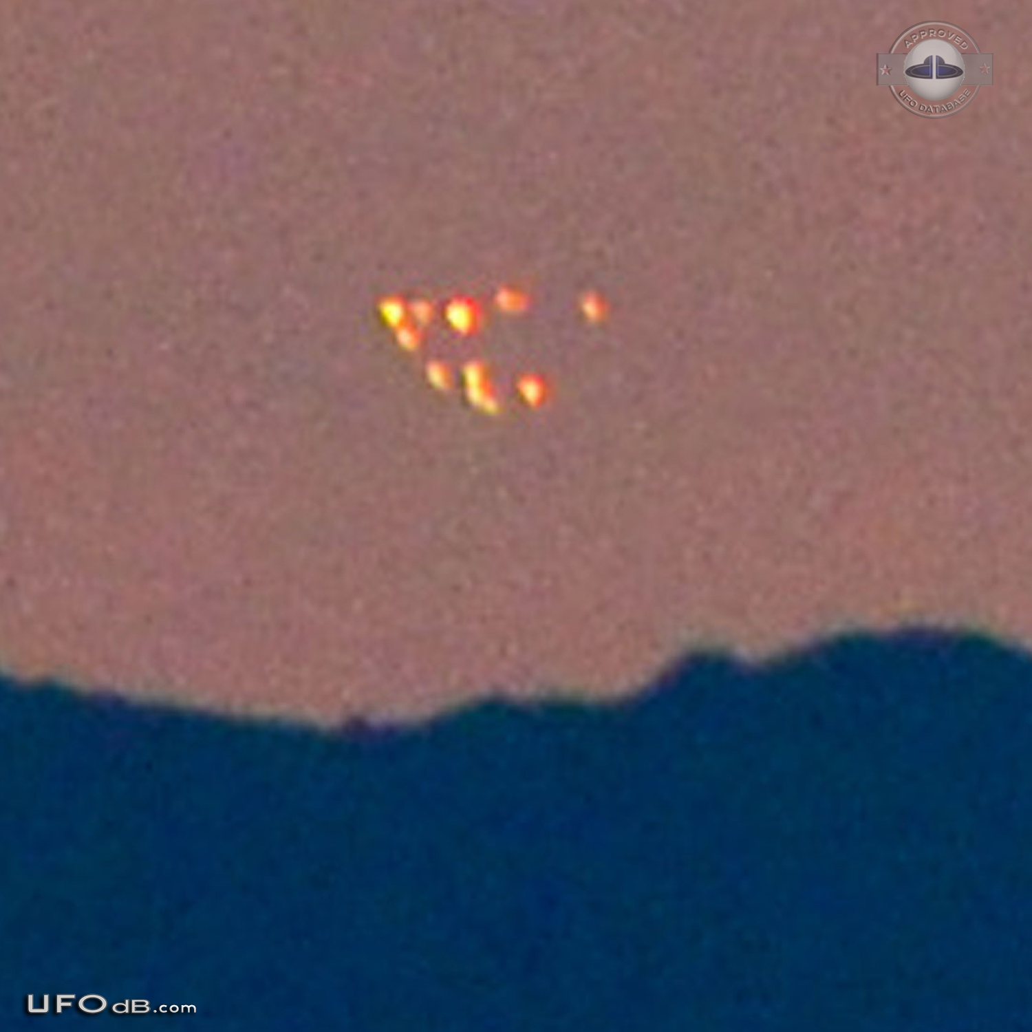 Famous UFO photos in the News - Fleet of UFOs Gila Bend, Arizona 2012 UFO Picture #534-2