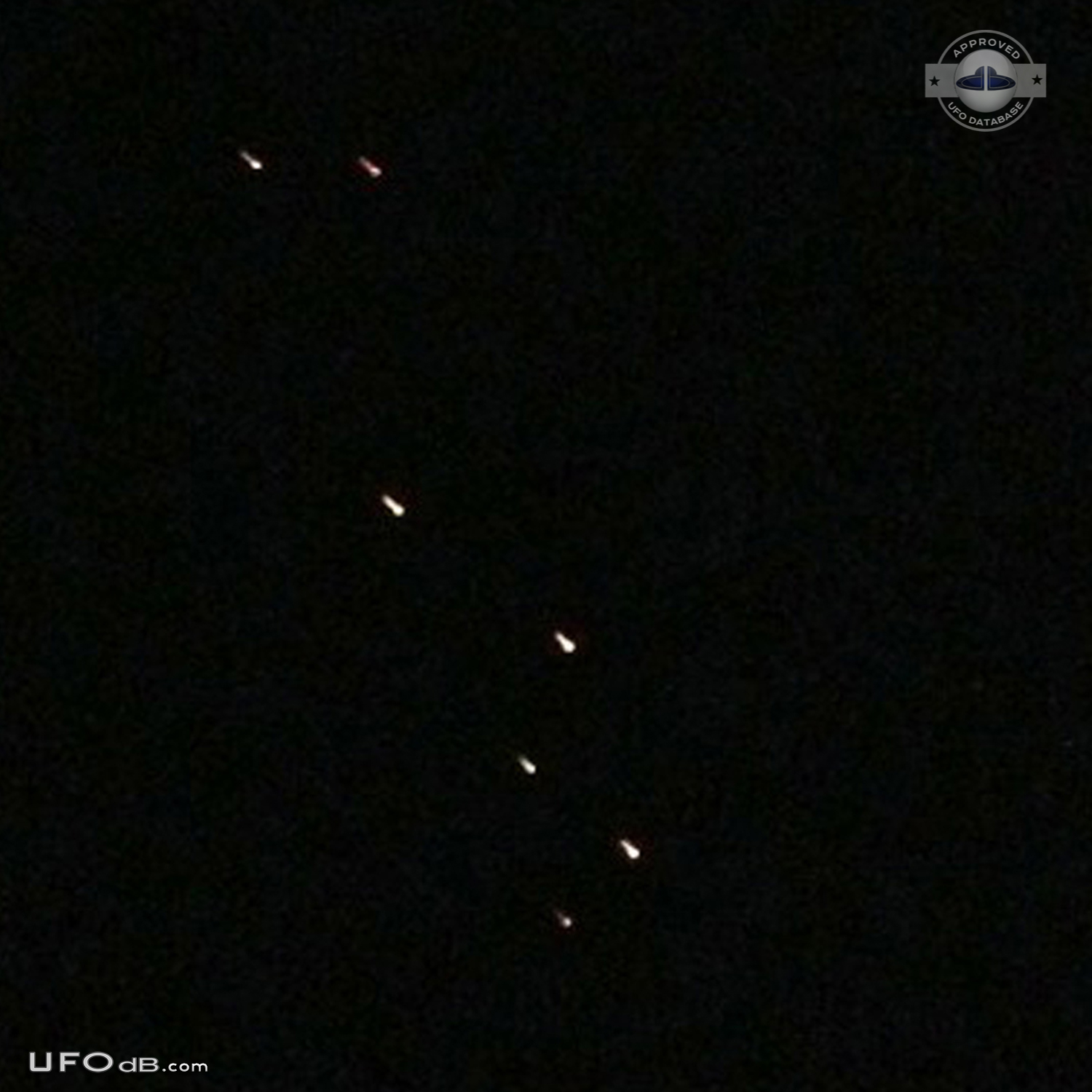 Fleet of orange orbs UFOs seen in the night sky of Oregon, USA in 2012 UFO Picture #539-2
