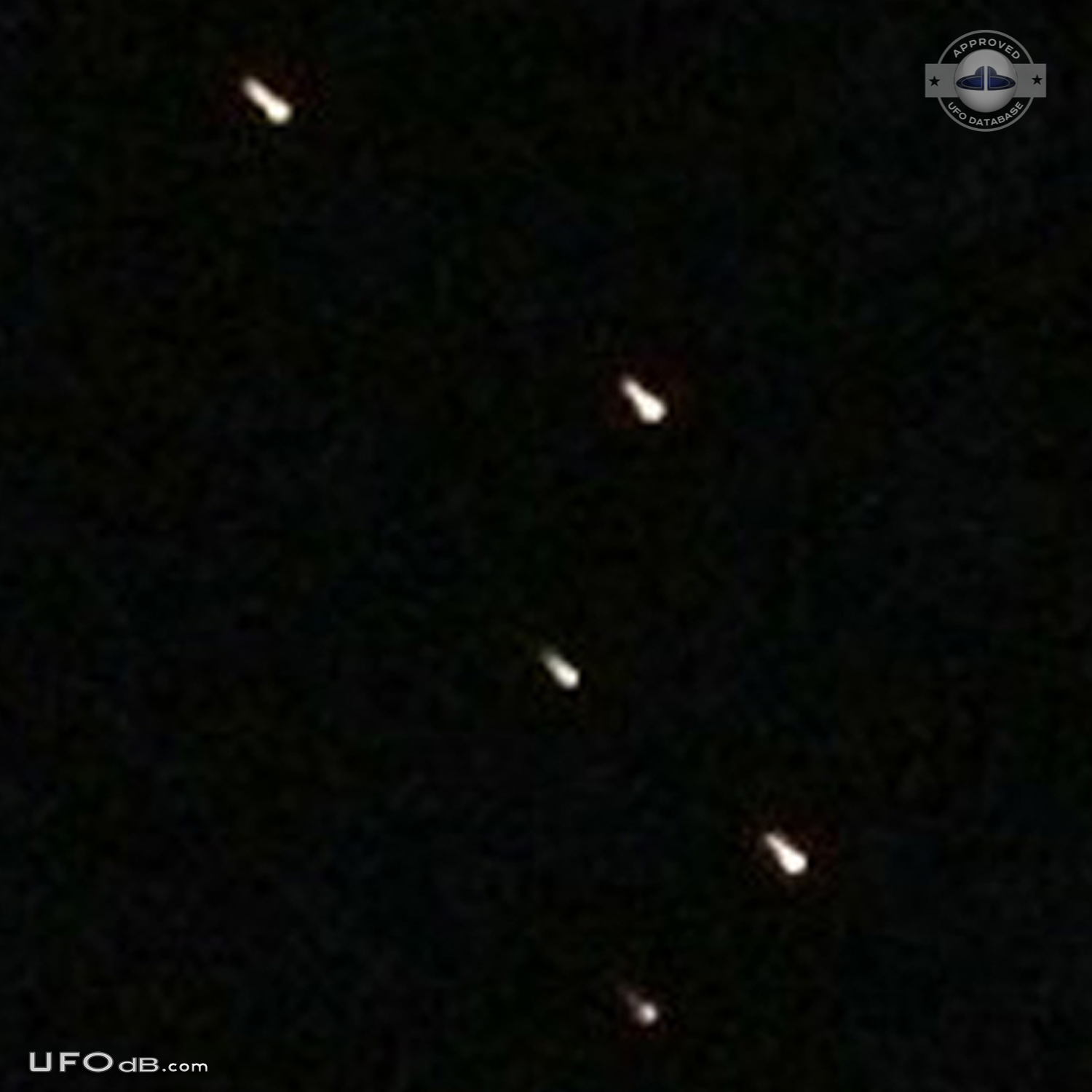 Fleet of orange orbs UFOs seen in the night sky of Oregon, USA in 2012 UFO Picture #539-3