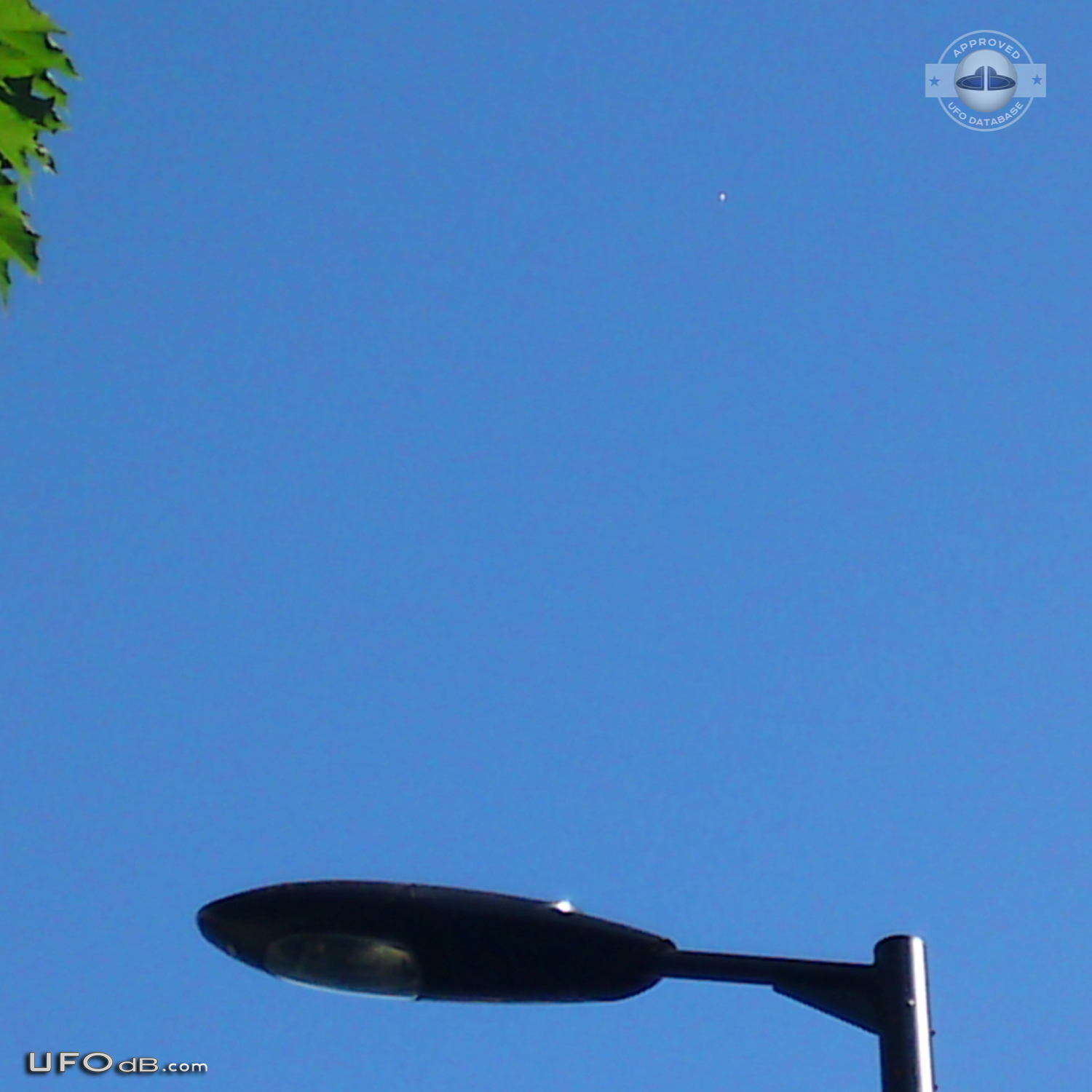 Daytime Spherical UFO UK East London, 2010-07-09, Clear Weather UFO Picture #540-1