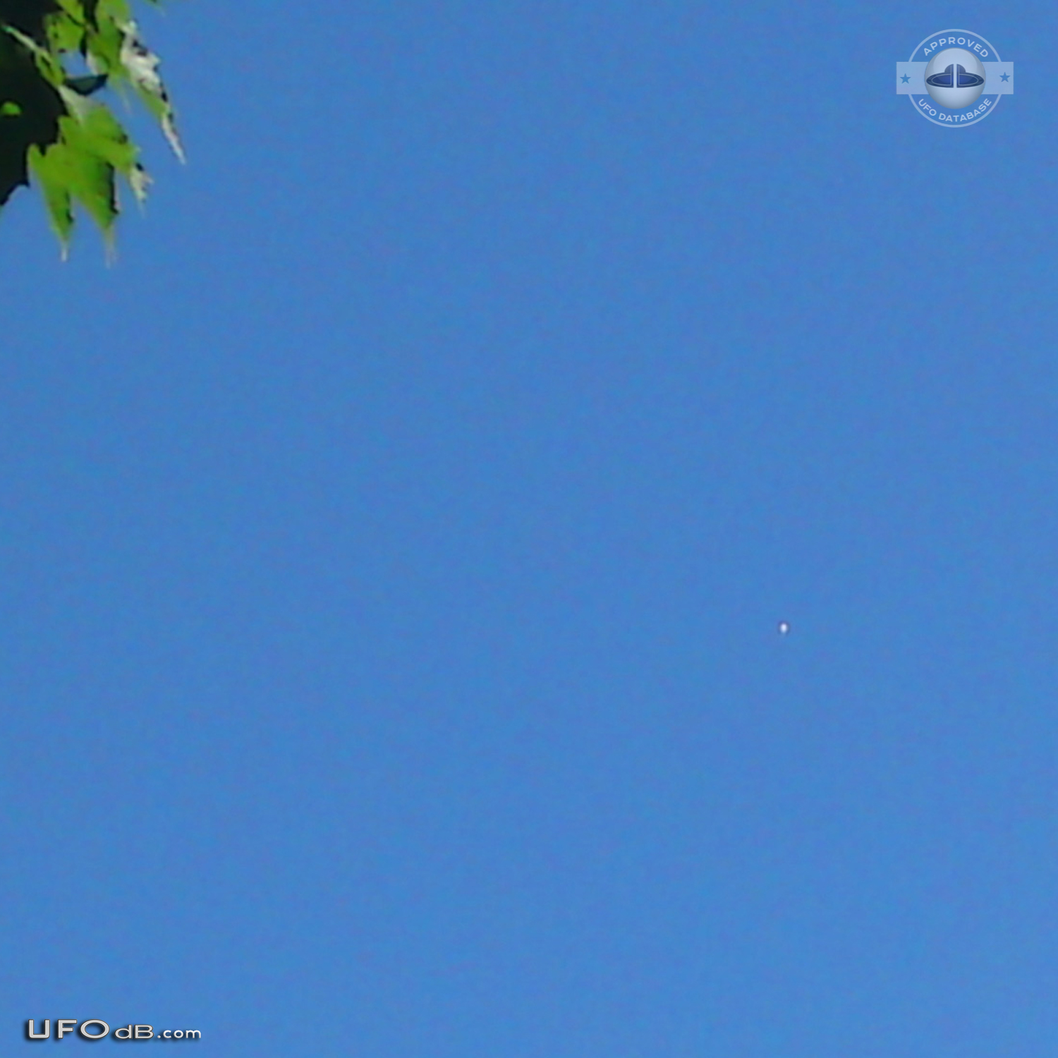 Daytime Spherical UFO UK East London, 2010-07-09, Clear Weather UFO Picture #540-2