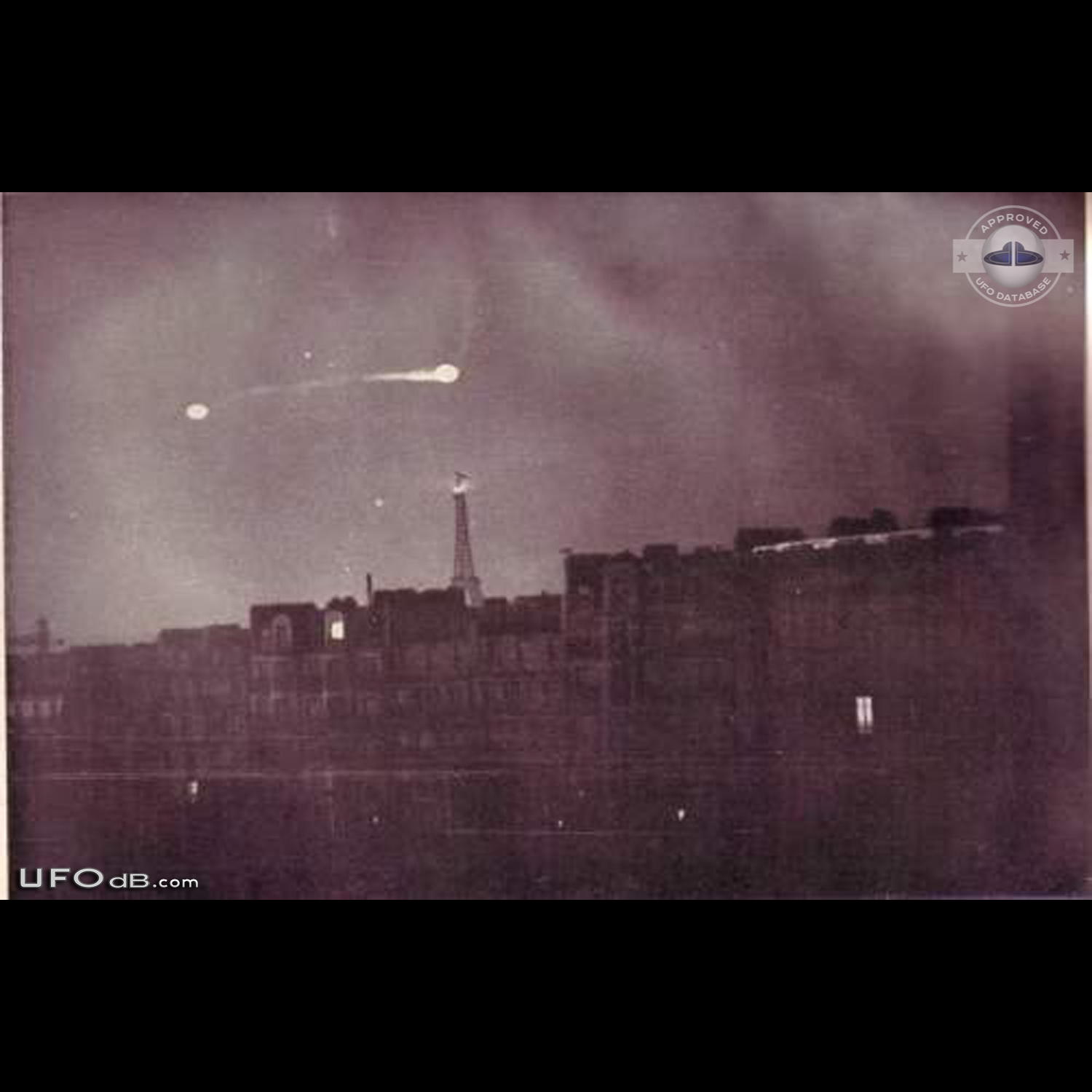 Old 1953 UFO sighting picture caught over Paris, France UFO Picture #543-1