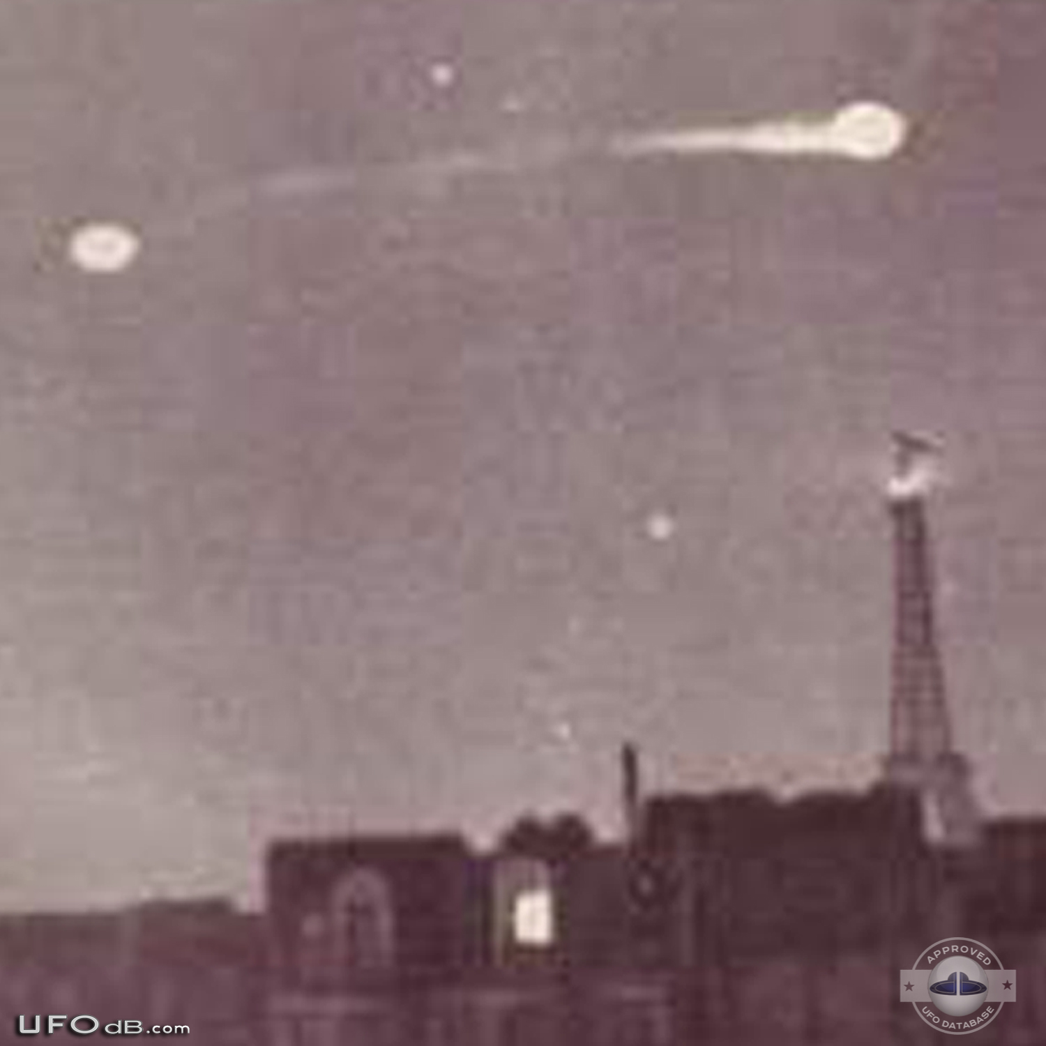Old 1953 UFO sighting picture caught over Paris, France UFO Picture #543-4