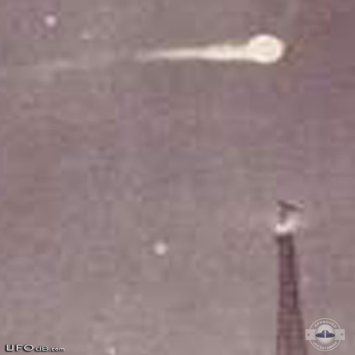 Old 1953 UFO sighting picture caught over Paris, France UFO Picture #543-5