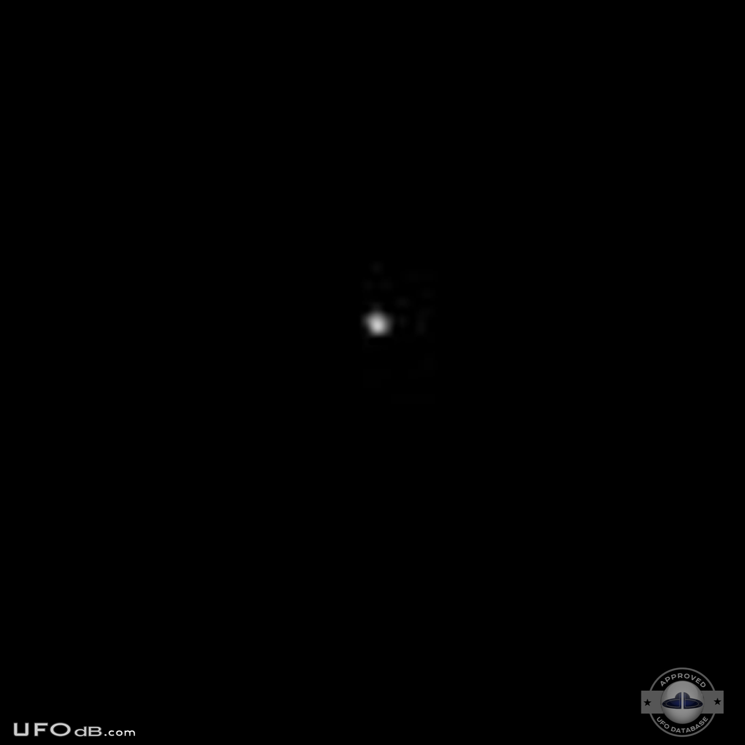 UFO changing shapes in the night over Concord in California - 2013 UFO Picture #544-3