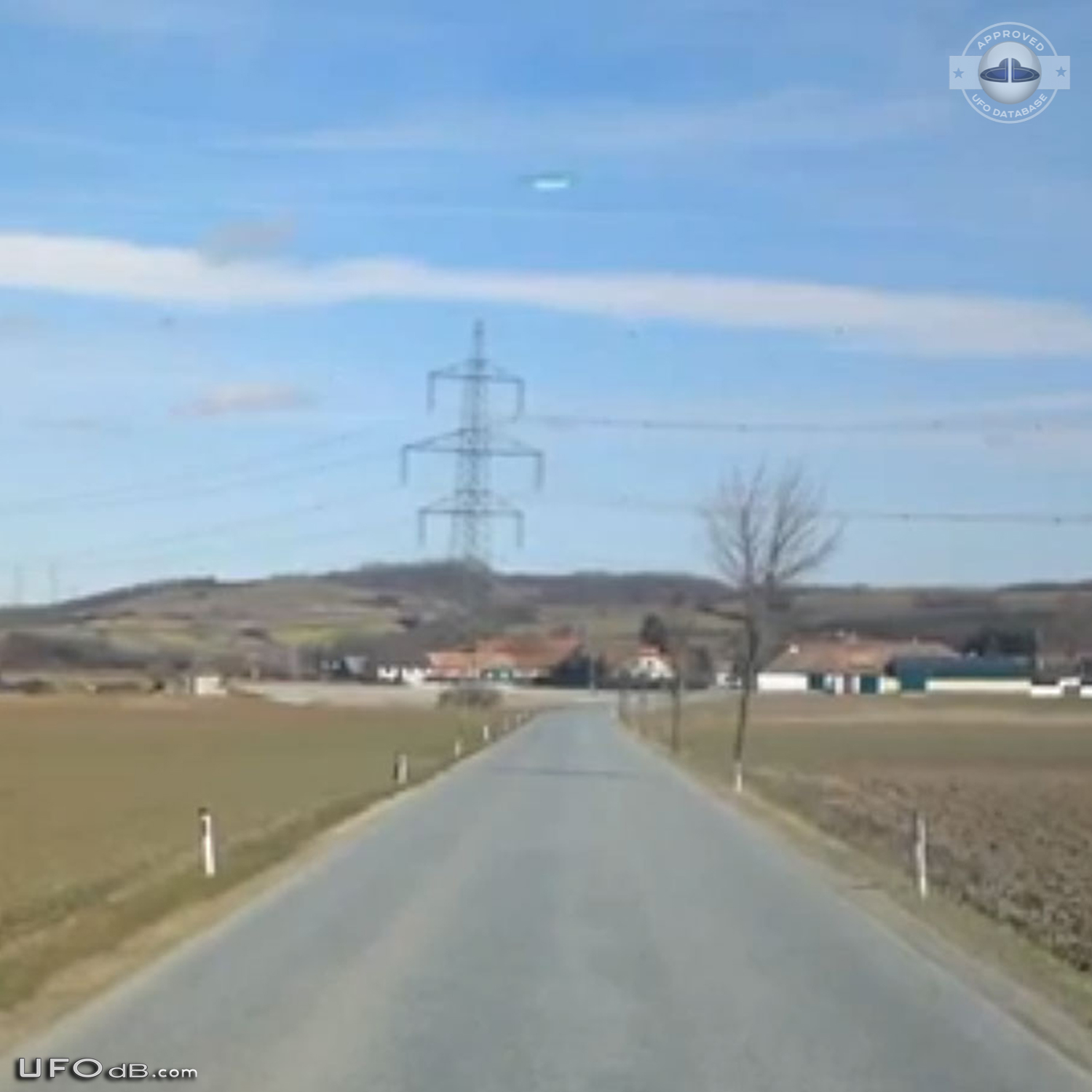 UFO picture taken near Sitzendorf an der Schmida in Austria - 2013 UFO Picture #547-2