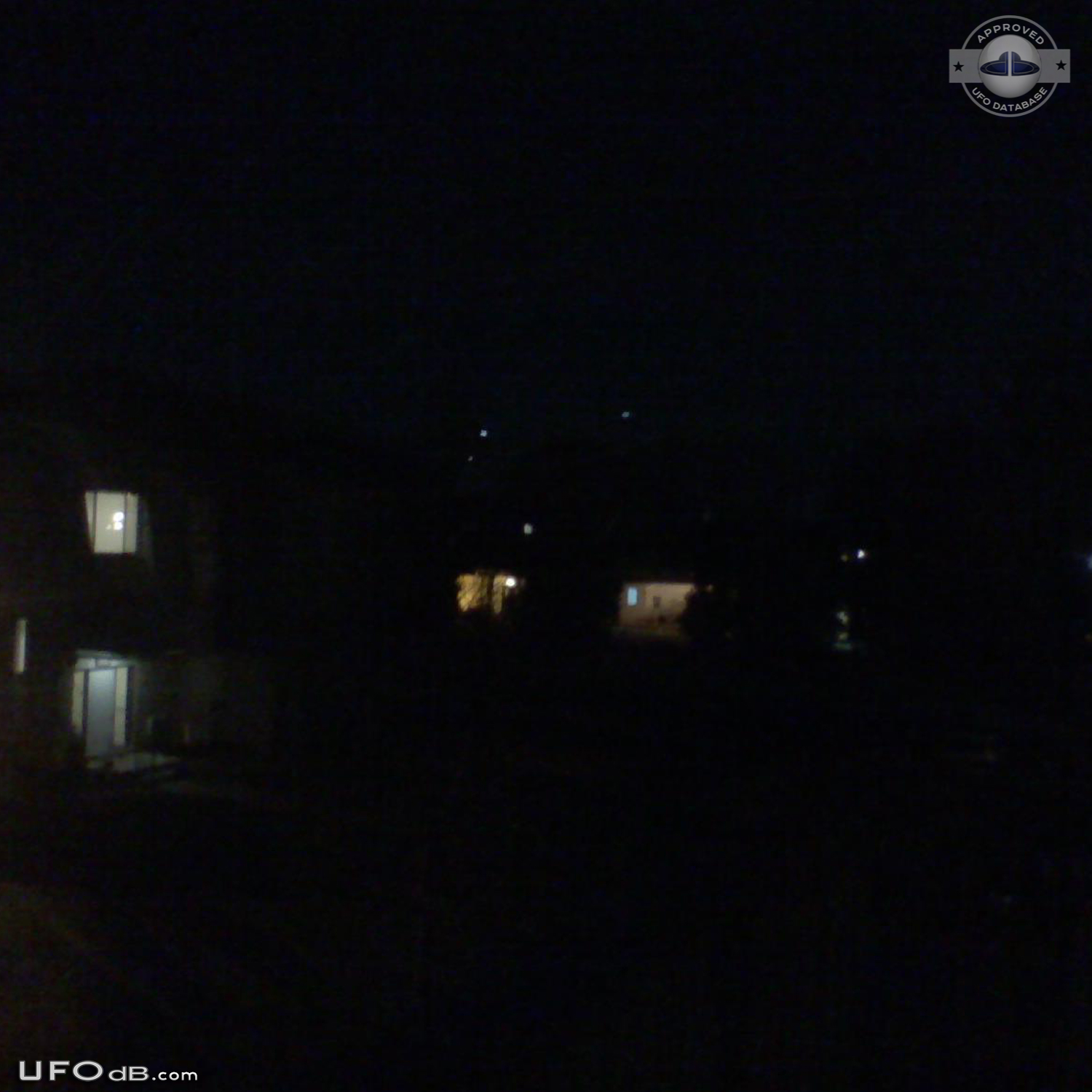 At least 20 UFOs flying near each other very bright & fast Westland MI UFO Picture #548-2