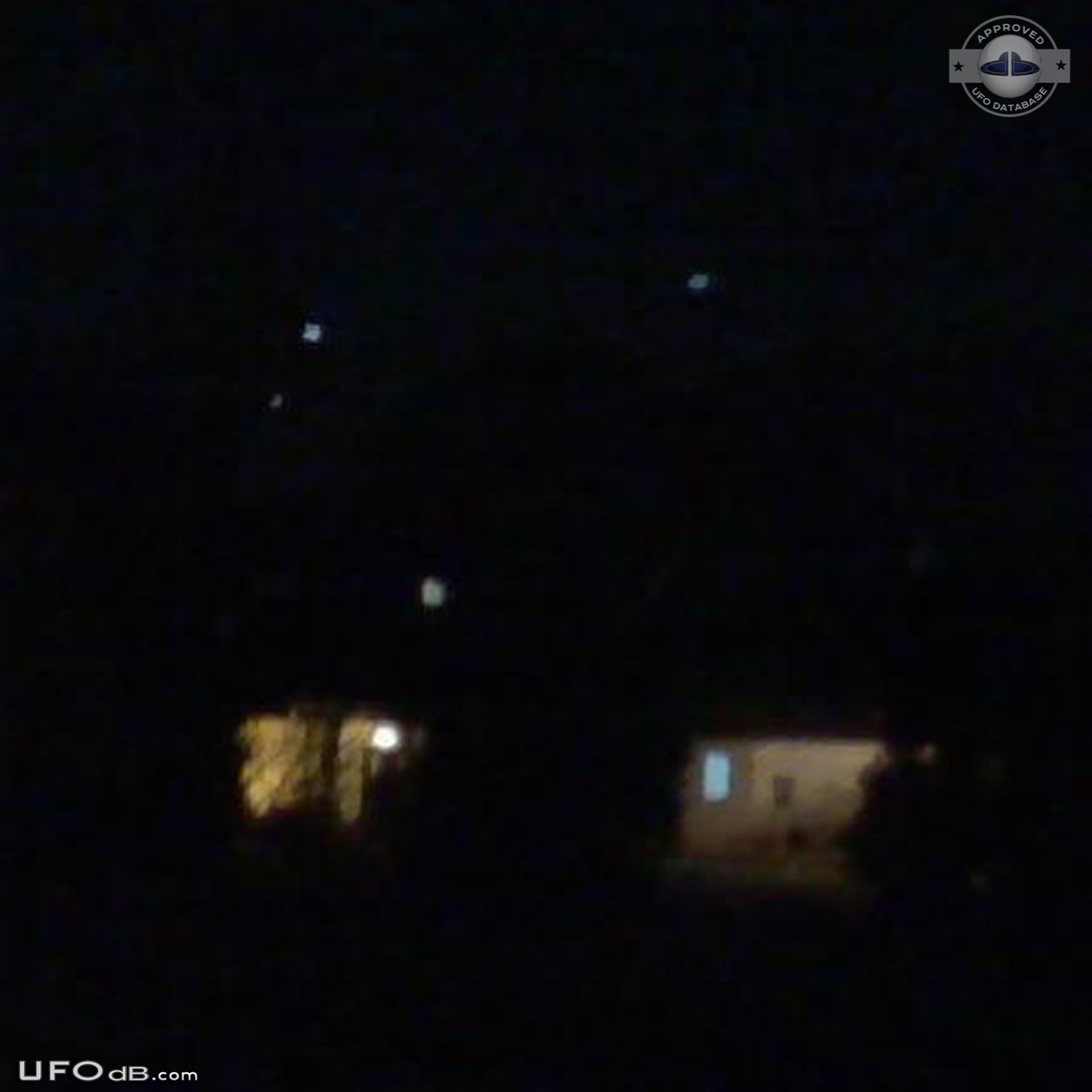 At least 20 UFOs flying near each other very bright & fast Westland MI UFO Picture #548-4