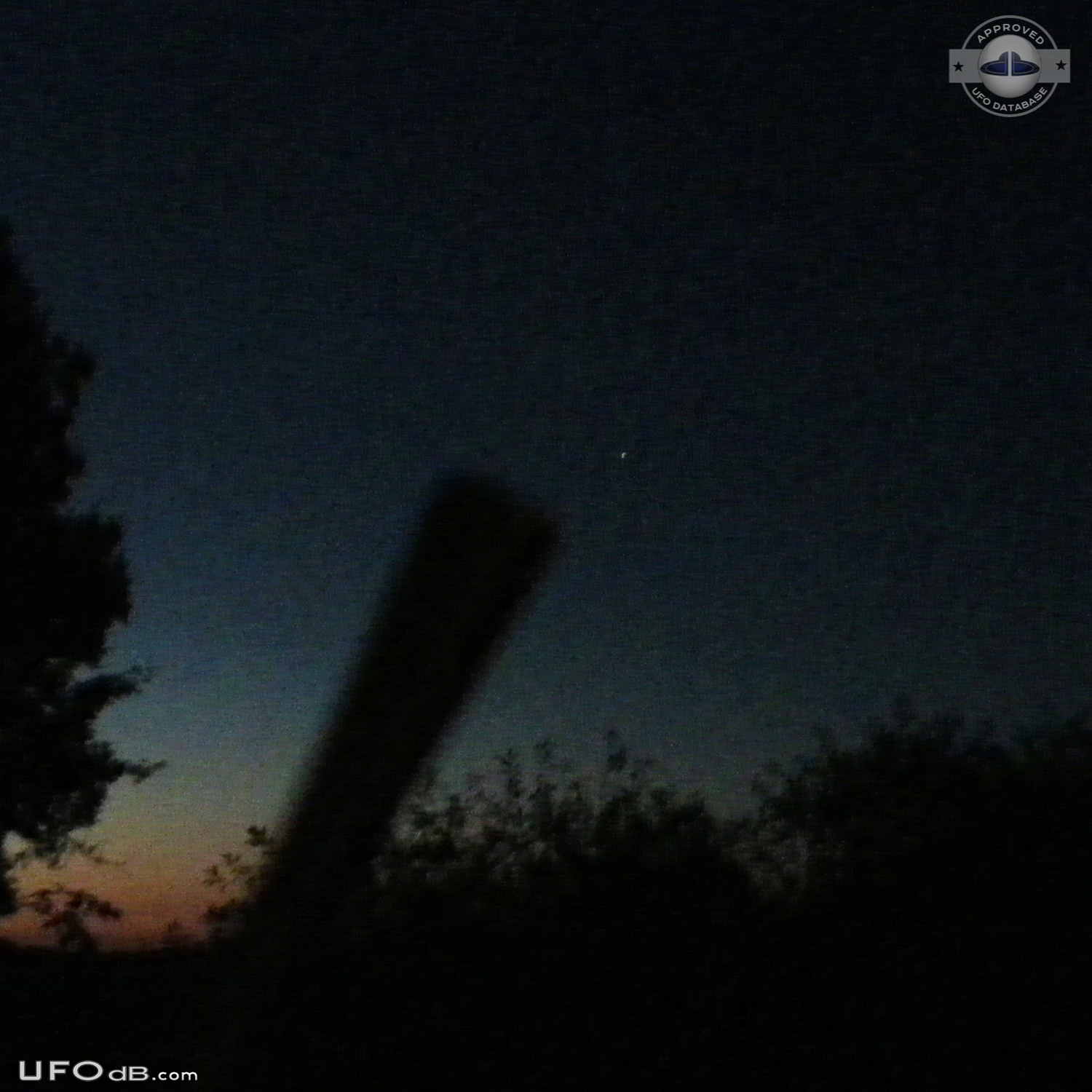UFO Point of light with trail and colour variations Kvilletorp Sweden UFO Picture #549-1